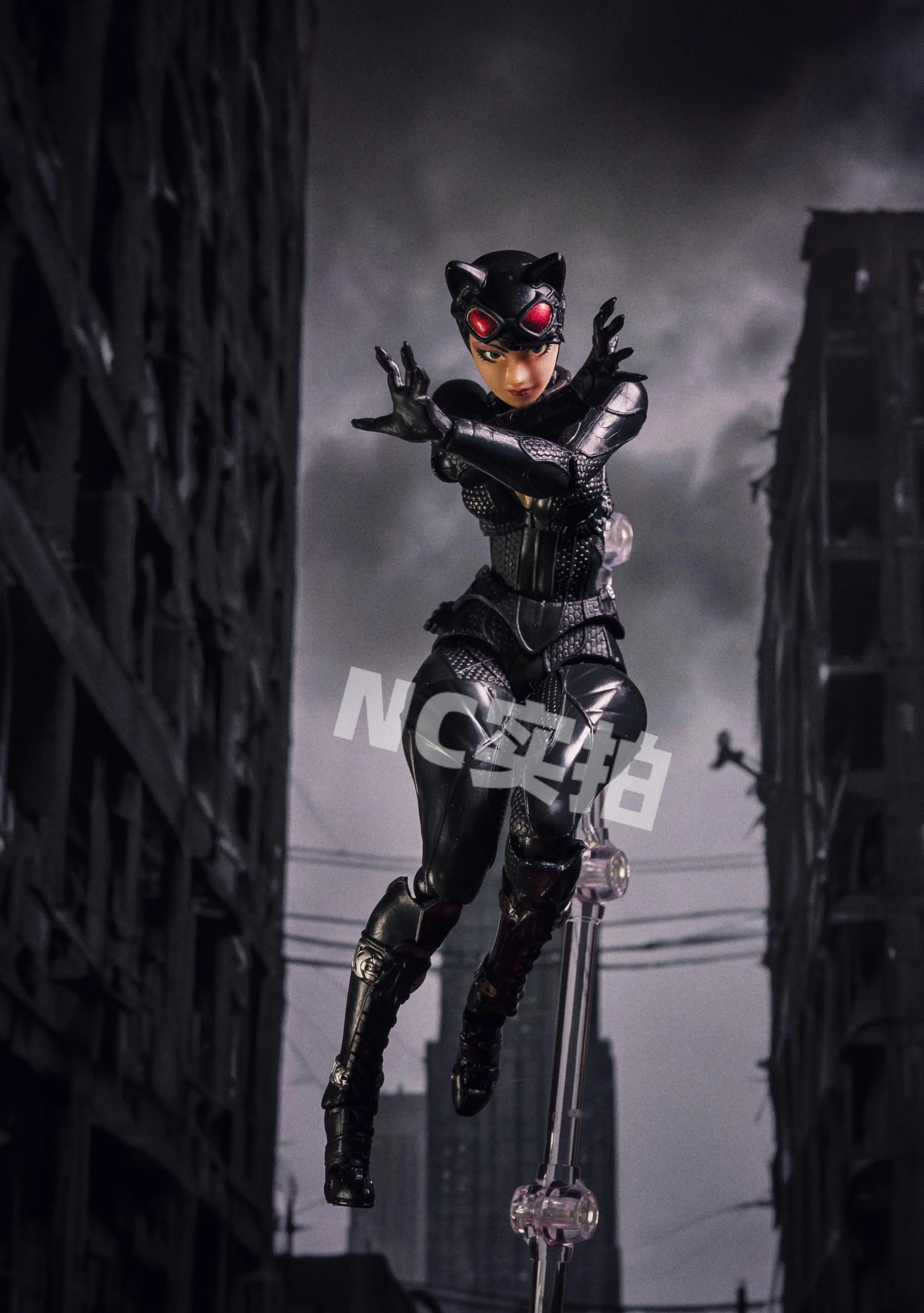 In Stock Amazing Yamaguchi Catwoman Revoltech Action Figure KO