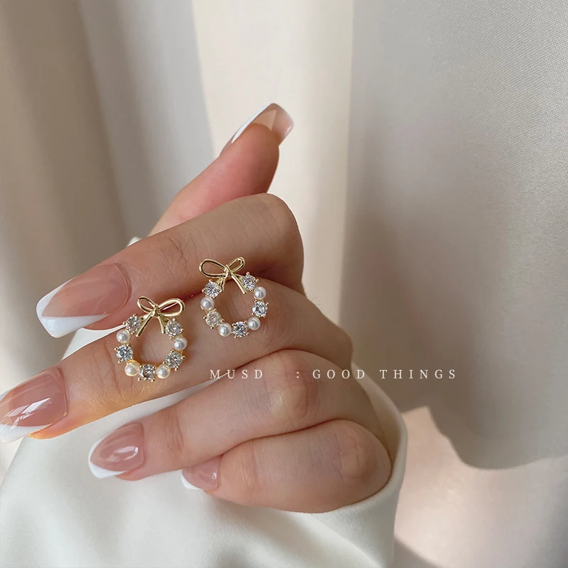 Mousse Small D Bow Earrings Advanced Sense Short Studs without Piercing Mosquito Coils Ear Clip Female Ear Accessories Niche Uni