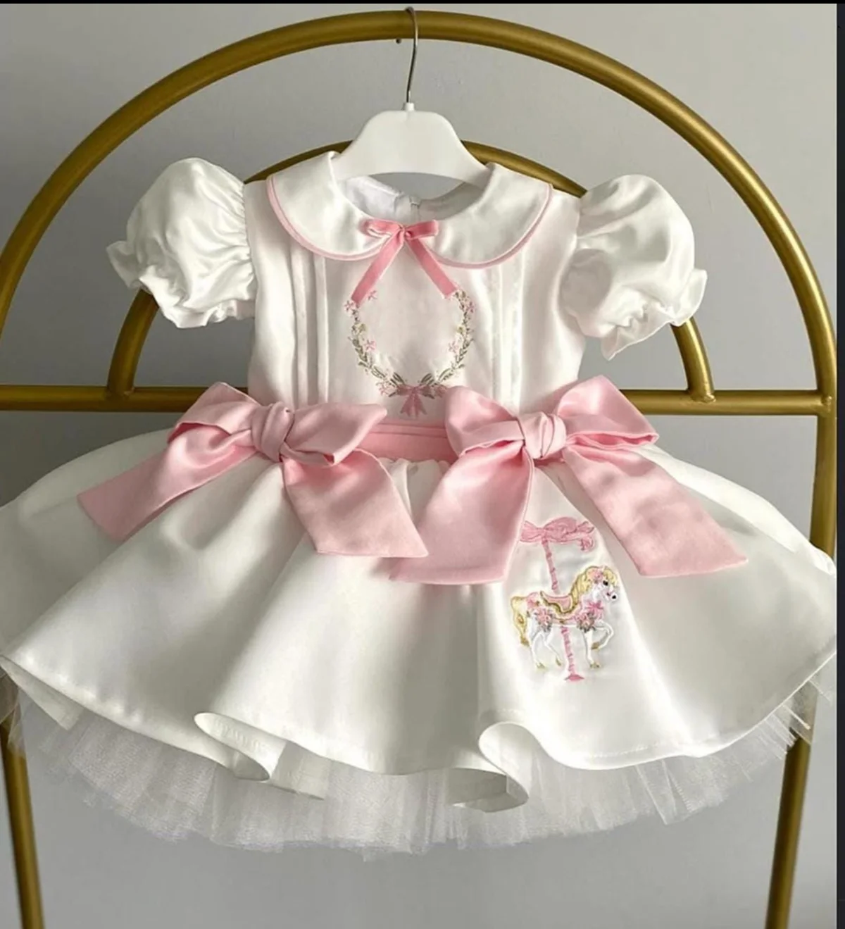 Embroidery White Dress - Letnia dziewczęca sukienka z haftem karuzeli,