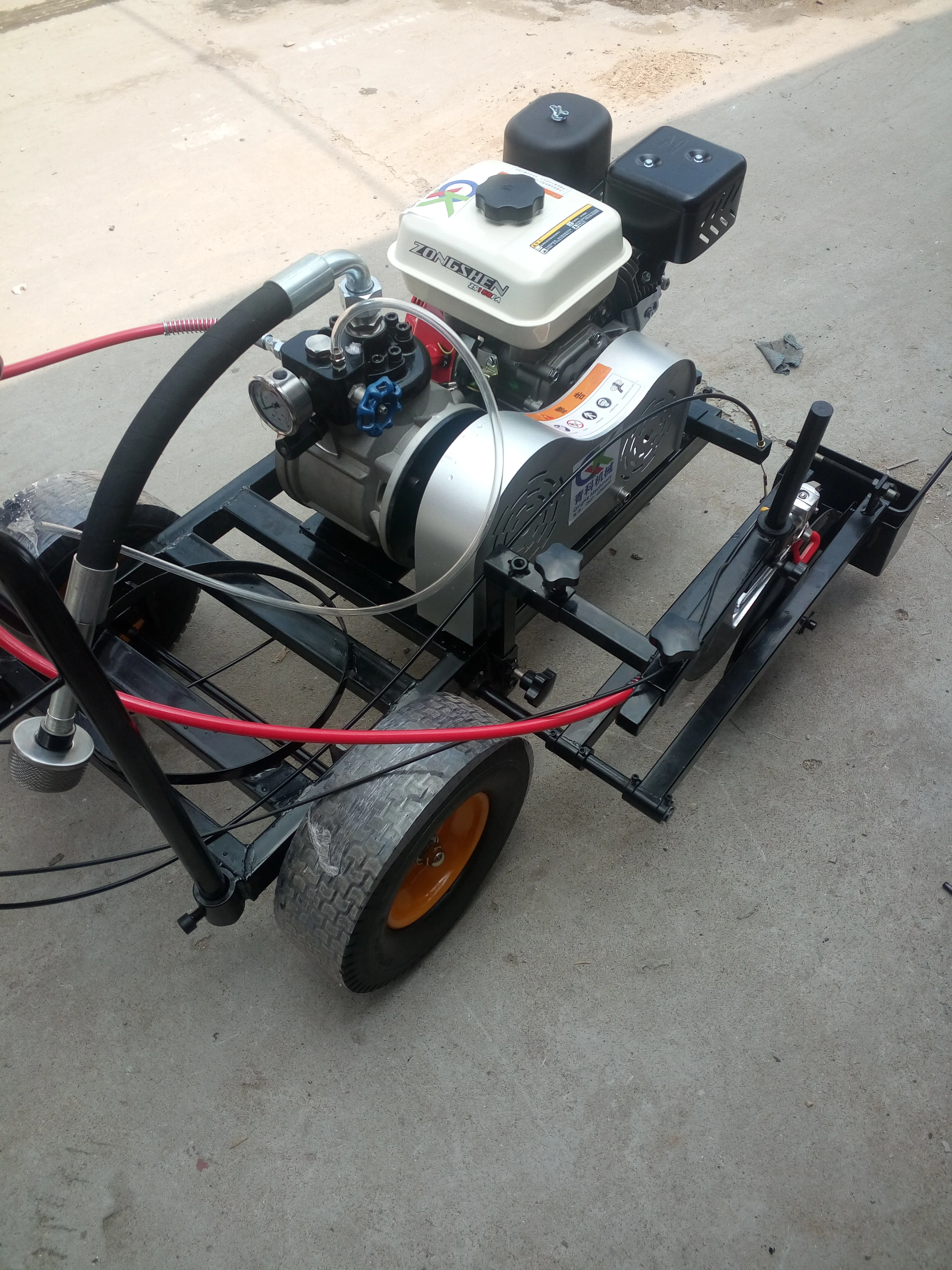 

Road Skid Strip Drawing Line Parking Space Cold Jet Scribing Machine Double Cold Spray Marking Machine