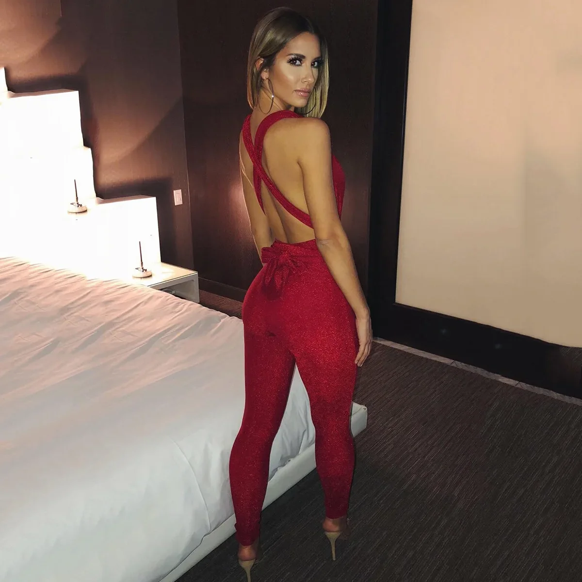 2025 Nuovo stock europeo e americano Cinghie per bretelle Pantaloni tuta sexy in seta lucida Abbigliamento da donna autunnale