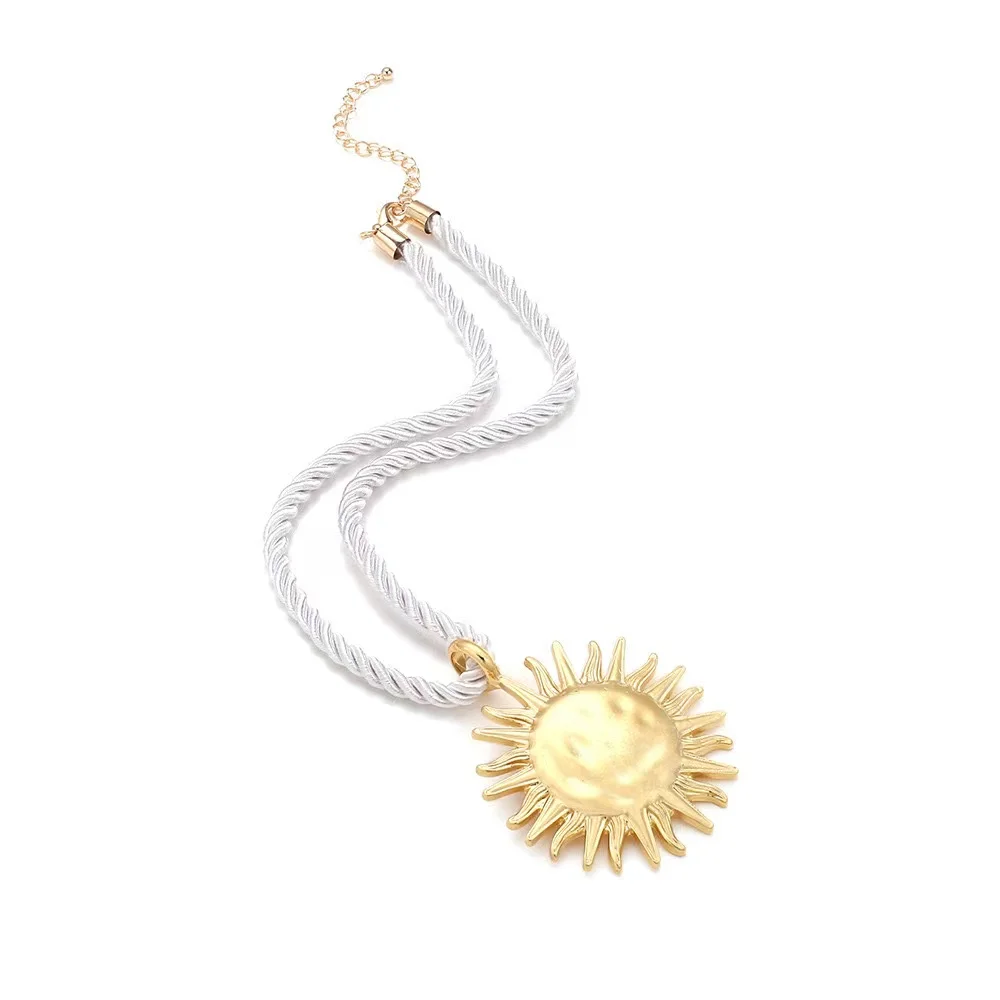 Z Fashion Holiday Alloy Sun Pendant Necklace