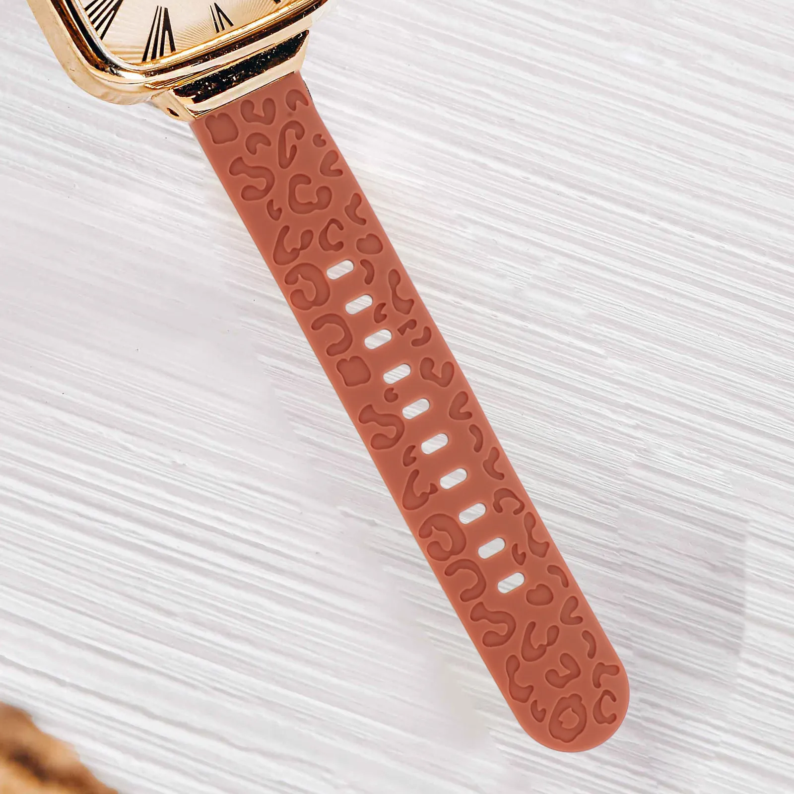 

2Pcs Silicone Watch Strap Crocodile Pattern Adjustable Soft Comfortable Deformation Resistant Sport Outdoor Everyday Wear