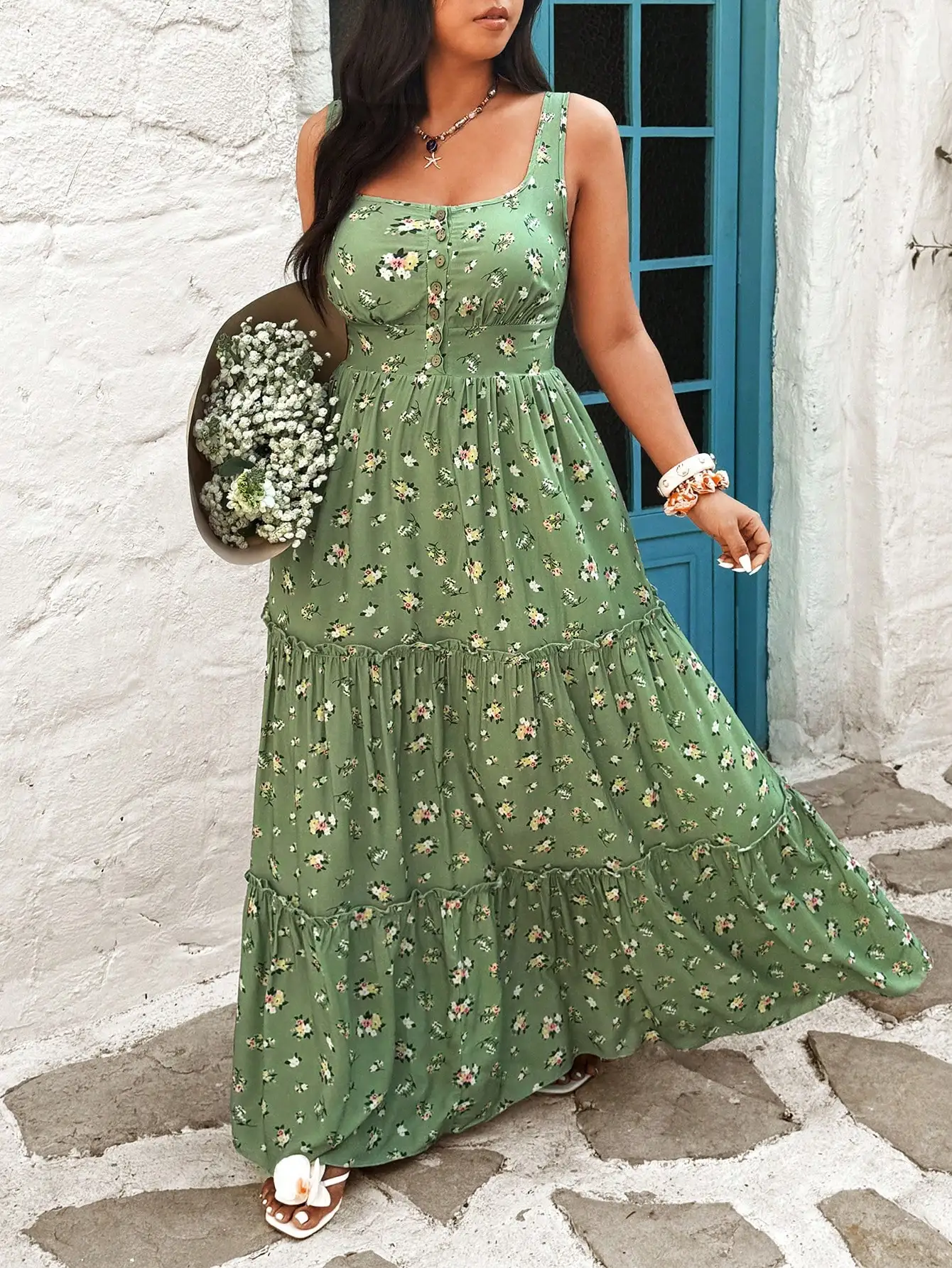 

Макси-платье с цветочным принтом и тонкими бретелями для отпуска