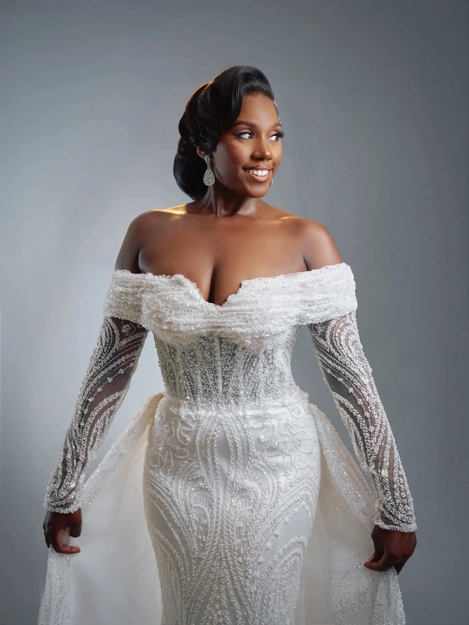 Customized A Line Wedding Dress Off Shoulder Heave Beaded Sequins Detachable Train Bride Gowns Formal Church Bridal Dresses