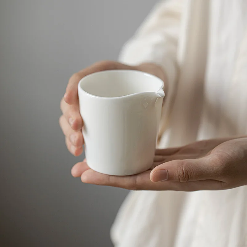 White Porcelain Pitcher Tea Pot Teacup Tea Pitcher Simple Mutton Fat Jade Fair Mug Filter Tea Funnel