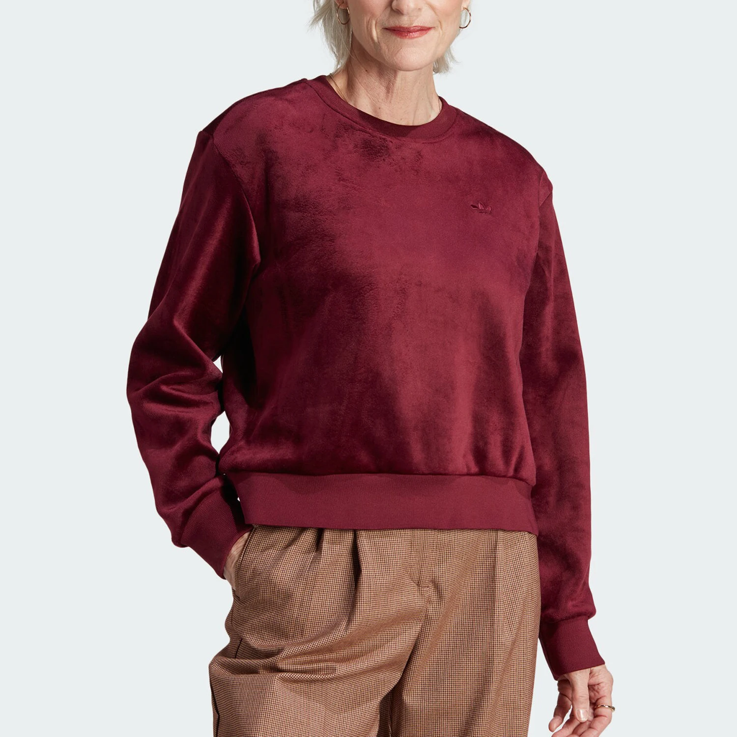 

Оригинальная женская вельветовая толстовка Adidas с круглым вырезом и логотипом клевера IL5745