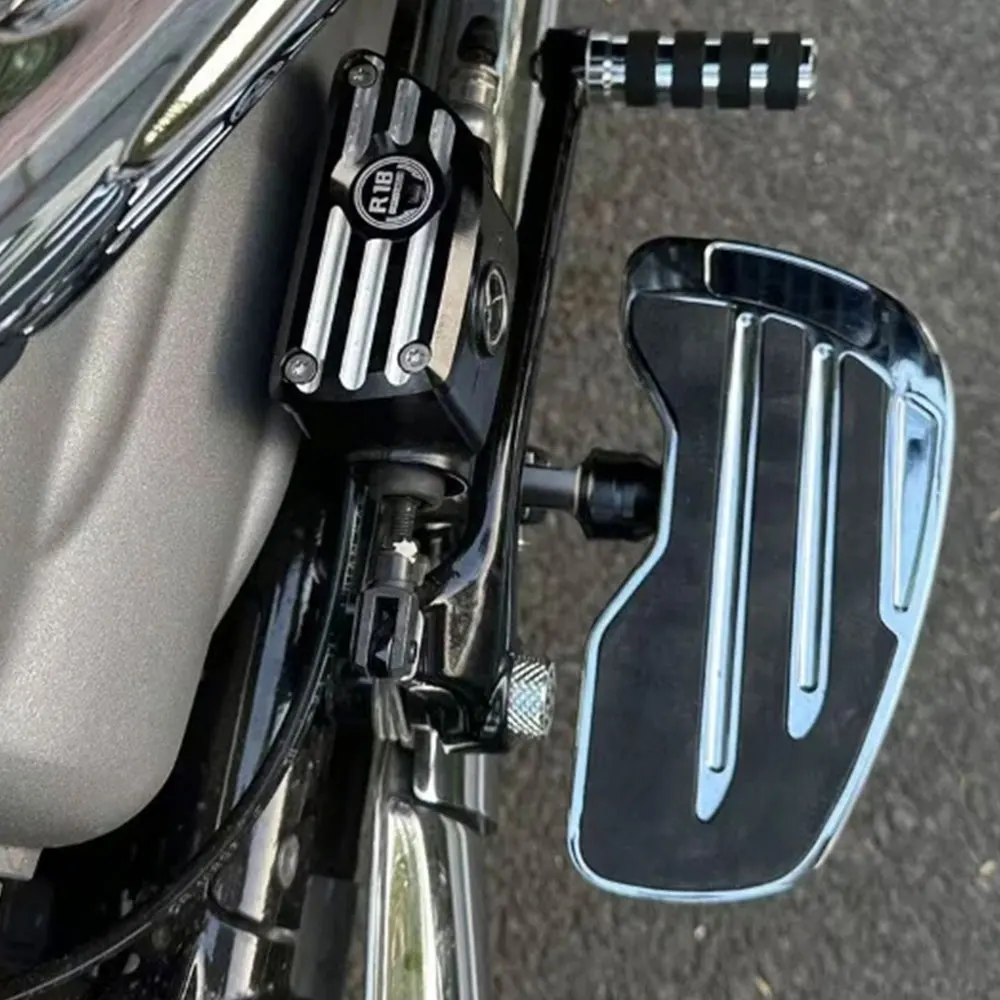 LQYL Motorcycle Floorboards Pedal Rider Footrest Wide Foot Pegs Driver Anti-Slip Footpegs For BMW R18 Classic R18 100 Years 