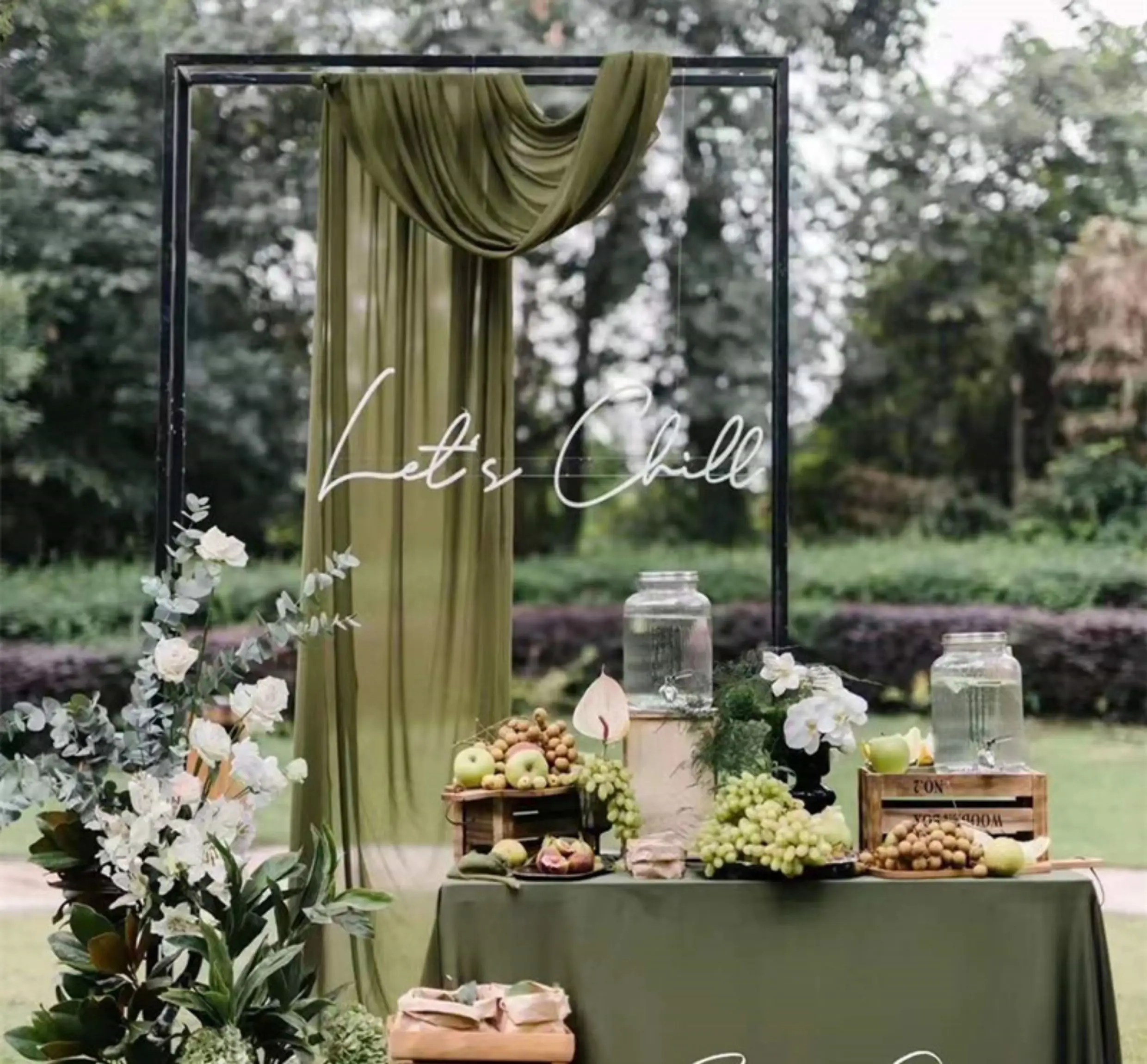 

2 M / 100D Chiffon Fabric, Available in Green and Other Colors, Used As A Semi Transparent Fabric Curtain for Wedding Scenes.