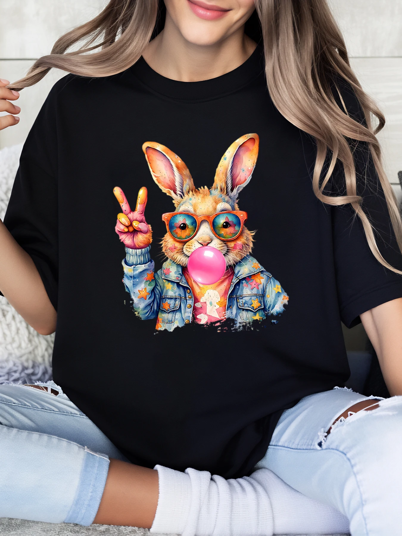 

Красочный кролик с солнцезащитными очками и жевательной резинкой, футболка с пасхальным принтом, женская повседневная одежда, наряд для вечеринки, черный, больших размеров