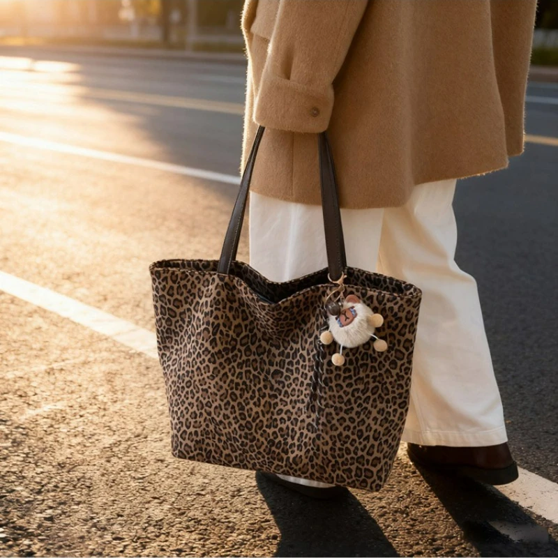 جديد ريترو الجلد المدبوغ حقيبة كتف بسيطة المرأة موضة سعة كبيرة مقبض حقيبة مريحة ومتعددة الاستخدامات أكياس التخزين الملمس