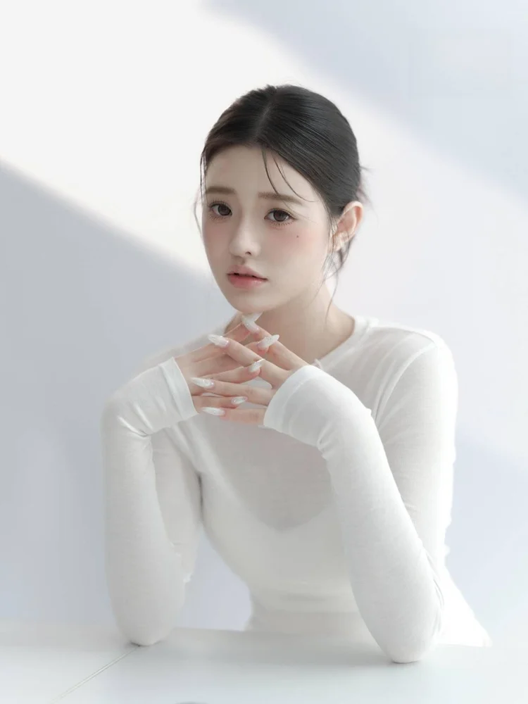 

White Portrait Photography Lazy Art Style Girls Clothes New Arrival in Studio Korean System Pure Desire Female Fashion