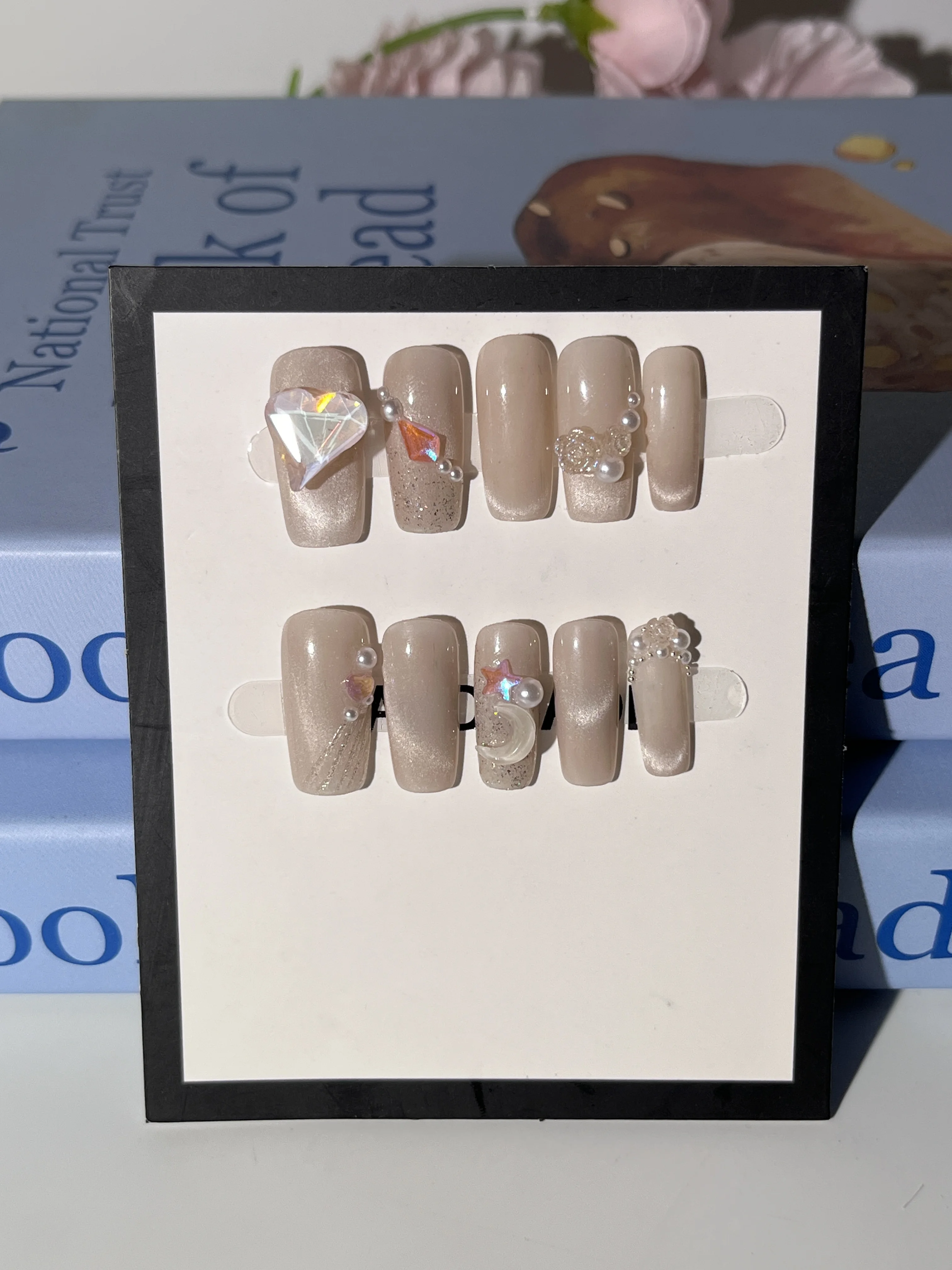 10개입 스위트 핑크 블러쉬 프렌치 네일 3D 꽃 나비 장식 펄 다이아몬드 장식 웨어러블 아몬드 프레스온 네일