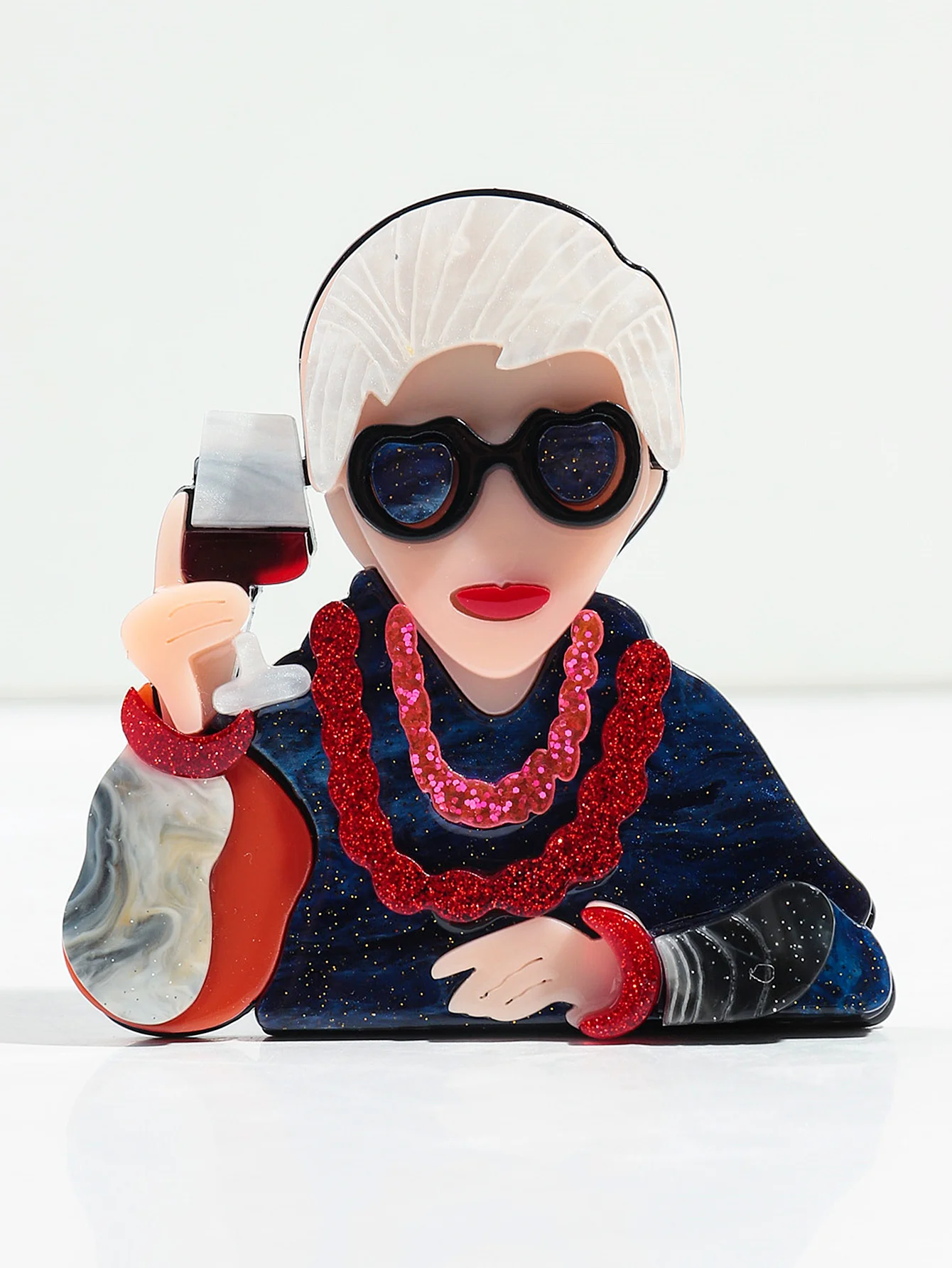 Trendy Lady Holding A Red Wine Glass Portrait Acrylic Brooches Pins for Women Elegant Grandma Brooch Clothing Accessories Gift