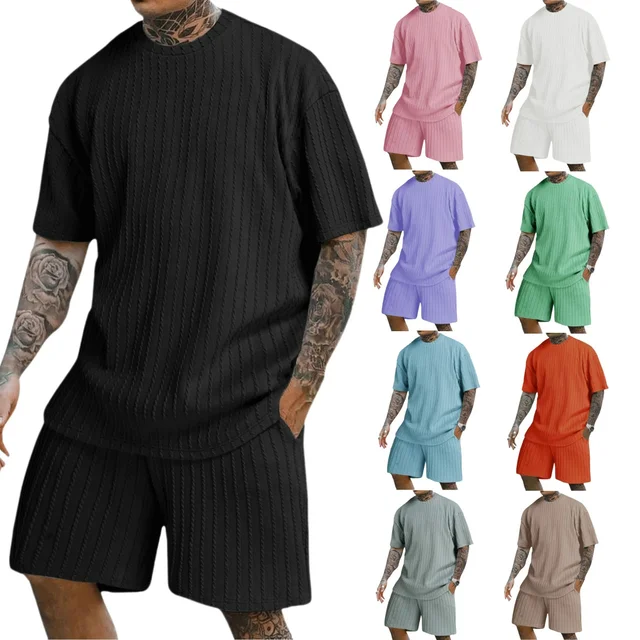 Męski nowy modny letni sportowy komplet: T-shirt z krótkim rękawem i krótkie spodenki w pionowe paski, luźny dwuczęściowy zestaw w jednolitym kolorze z okrągłym dekoltem.