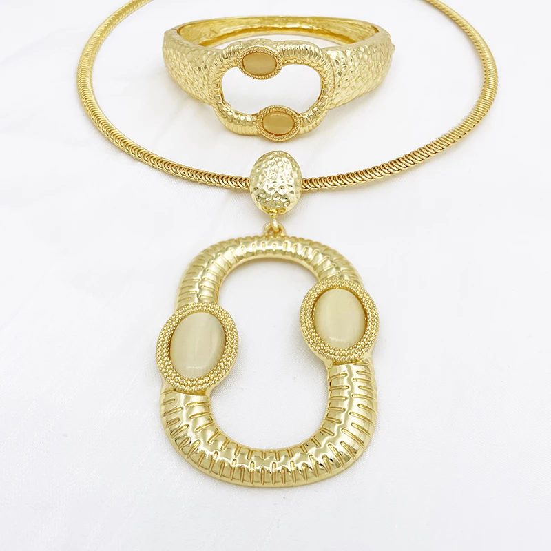 Dubai 18K Gold Plated Jewelry Sets For Women Square Pendant Necklaces Large Earings Bracelet And Ring 4PCS Set Jewelry