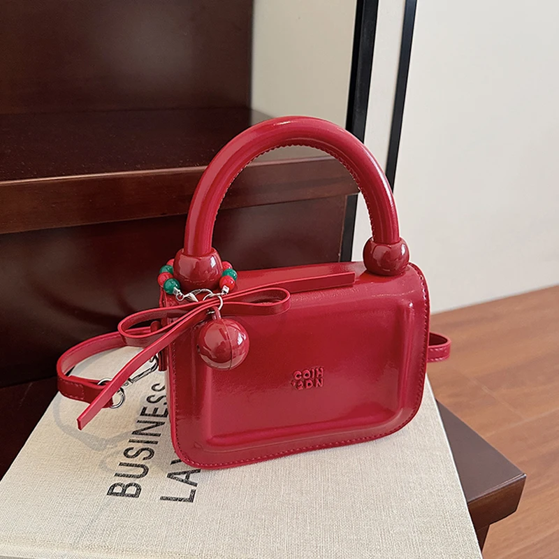 

Легкие роскошные изысканные маленькие квадратные сумки, женские трендовые универсальные сумки через плечо из искусственной кожи с буквенным принтом, винтажные сумки