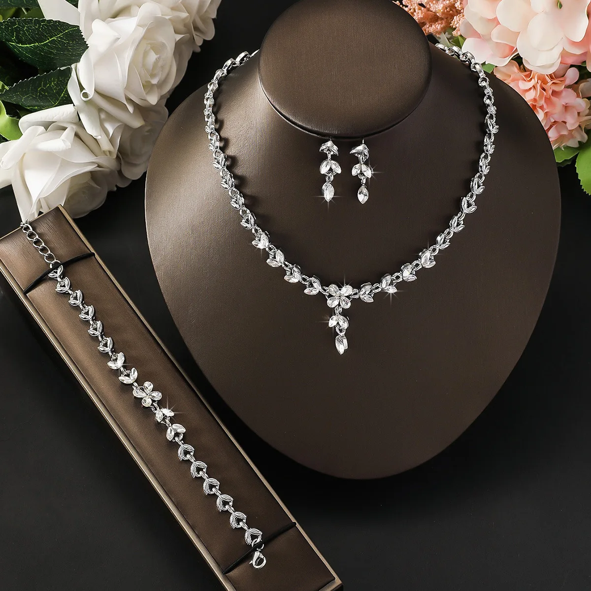 4pcs Trendy Red Shiny Jewelry Set Crystal Leaf Necklace Elegant Teardrop Earring Silver Bracelet Fashion Party Accessories Gift