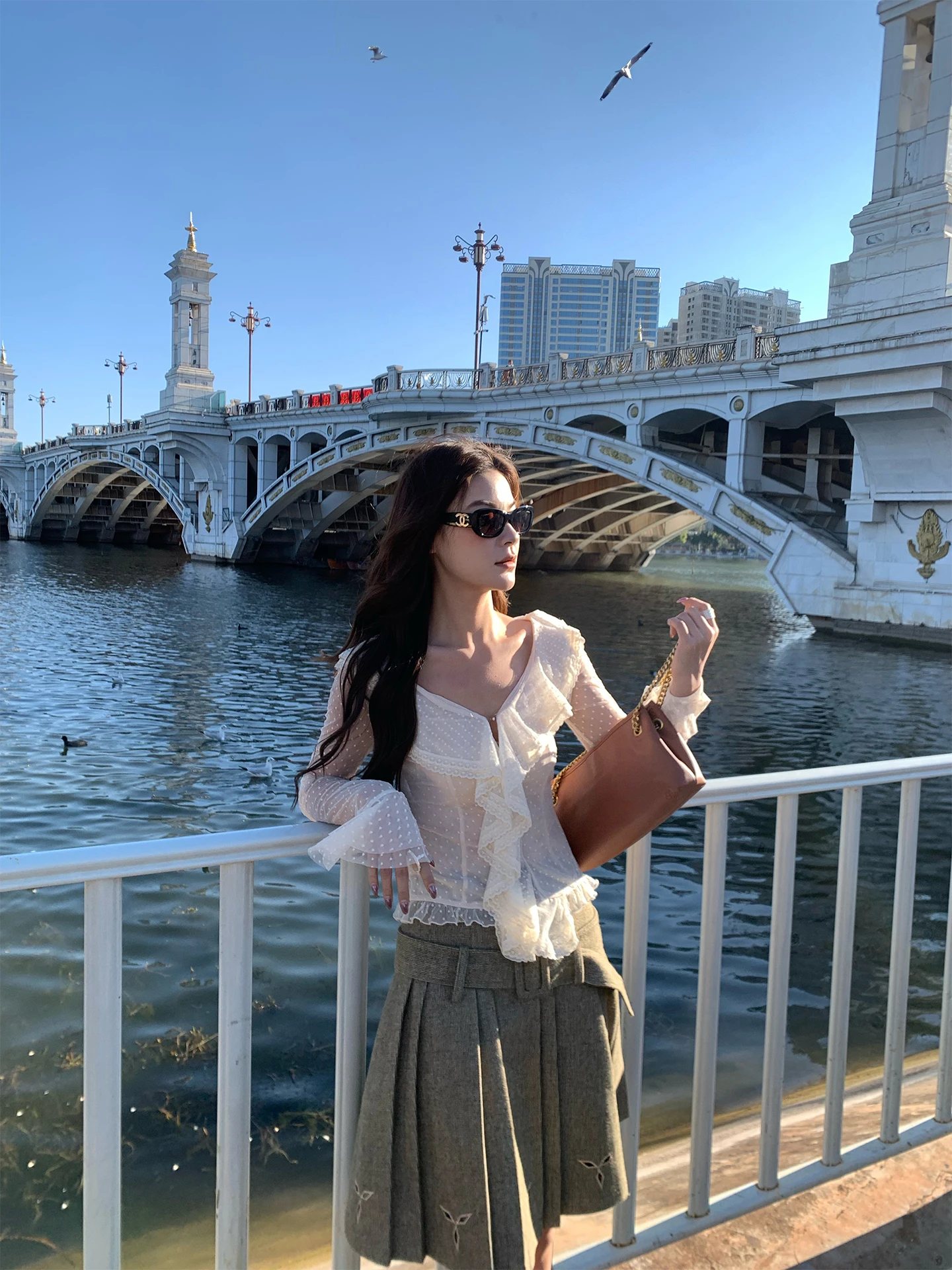 

Французская романтичная шикарная женская блузка с длинными рукавами, кружевной отделкой, рукавами-колокол, V-образным вырезом, принтом в горошек, дышащая, комфортная посадка