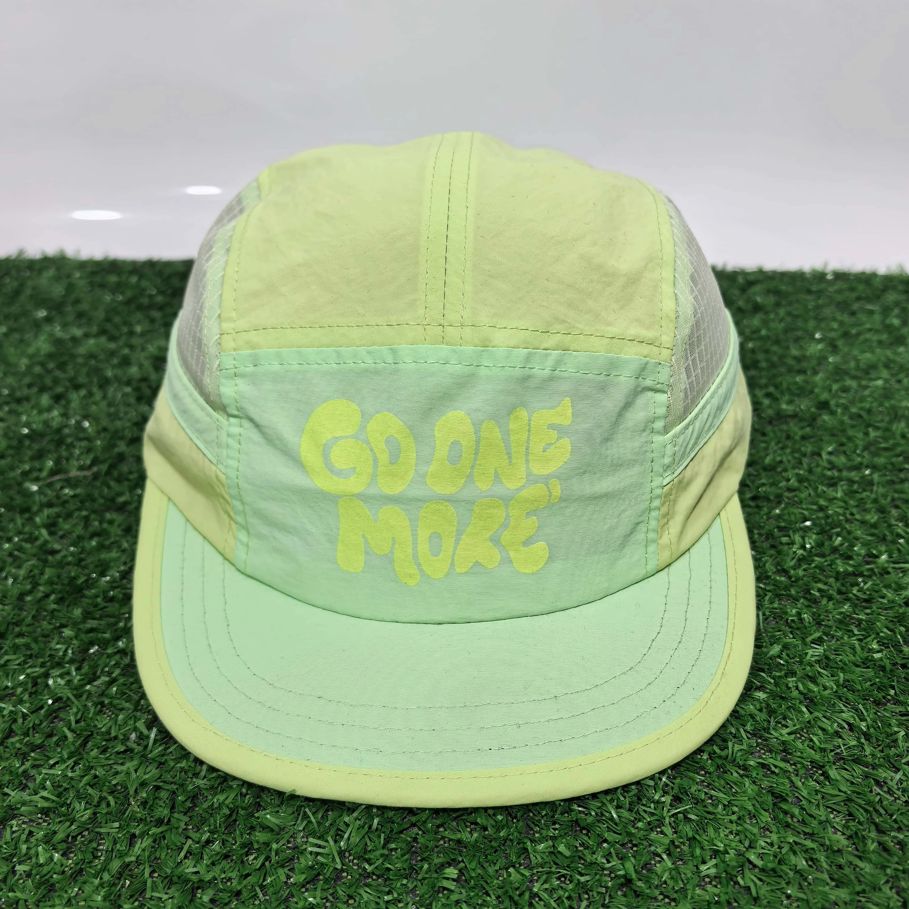 Bestseller GO ONE MORE Buchstaben-Print 5-Panel-Kappe Schnell Trocknende Mesh-Splicing Baseballkappe Outdoor-Sport Laufmützen für Männer und Frauen – Detail 3