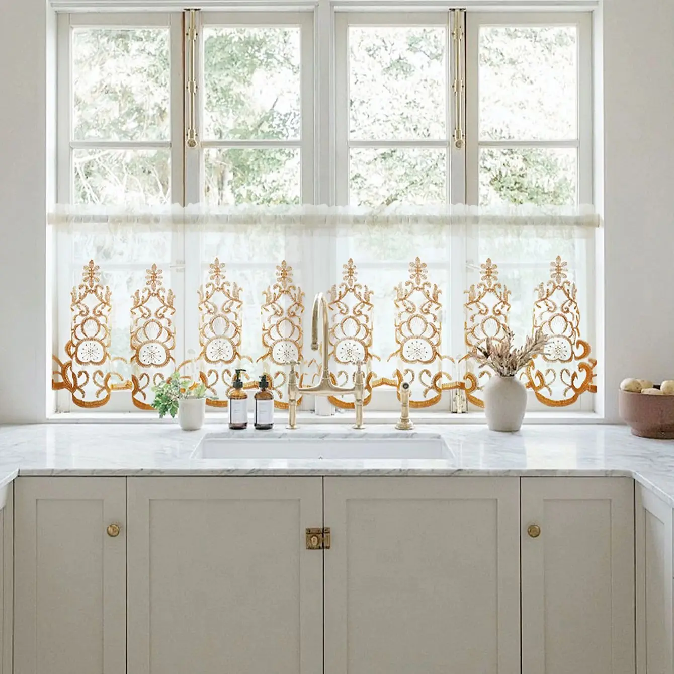 

1 шт. Золотистая вышитая полупрозрачная штора-валанс, короткая штора для шкафа в милом и нежном стиле, с карманом для карниза, полупрозрачная кухонная штора