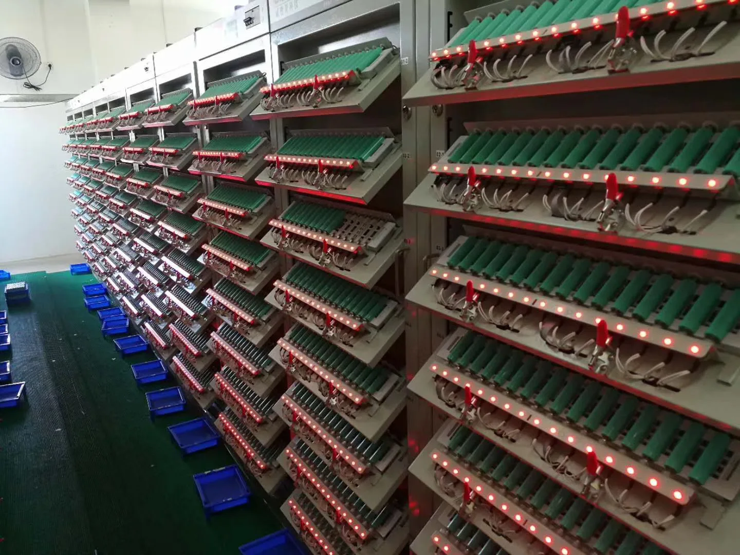 Patozm Hot sale bulk stock cylindrical lithium cell 18650 3.7V 2000mAh li ion rechargeable battery for Power tools