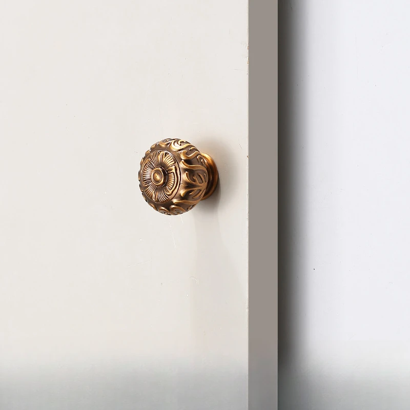 Vintage Floral Carved Cabinet Knobs Round Zinc Alloy Drawer Pulls Retro Furniture Handle for Wardrobe Cupboard Doo