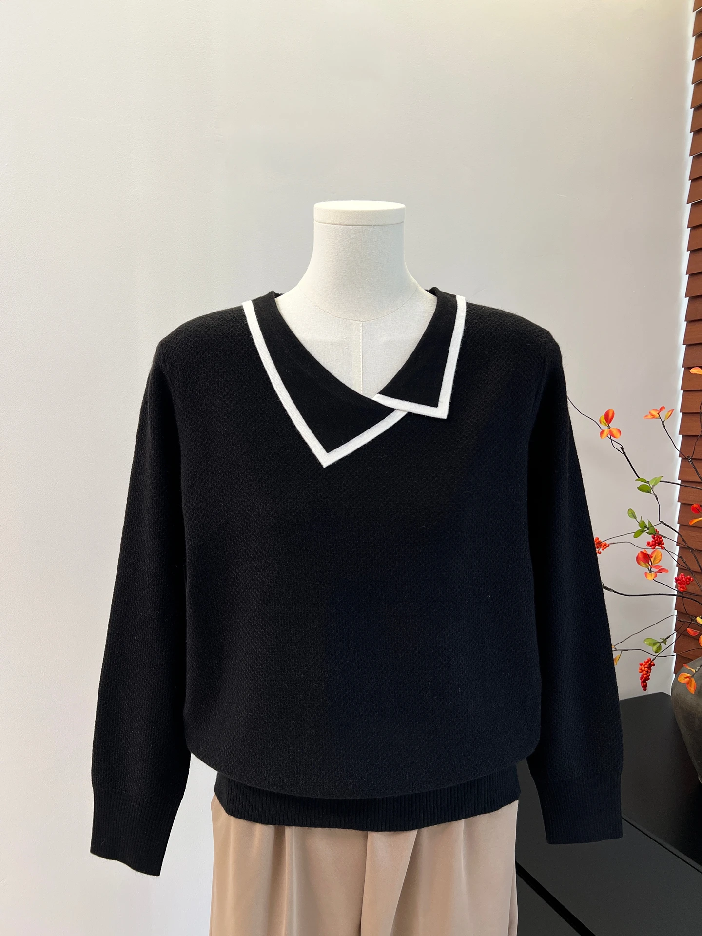 Early Autumn Thin Long Sve Knitted Sweater Loose Base irt Top for Middle-Aged Mothers Comfortable Warm Faionable