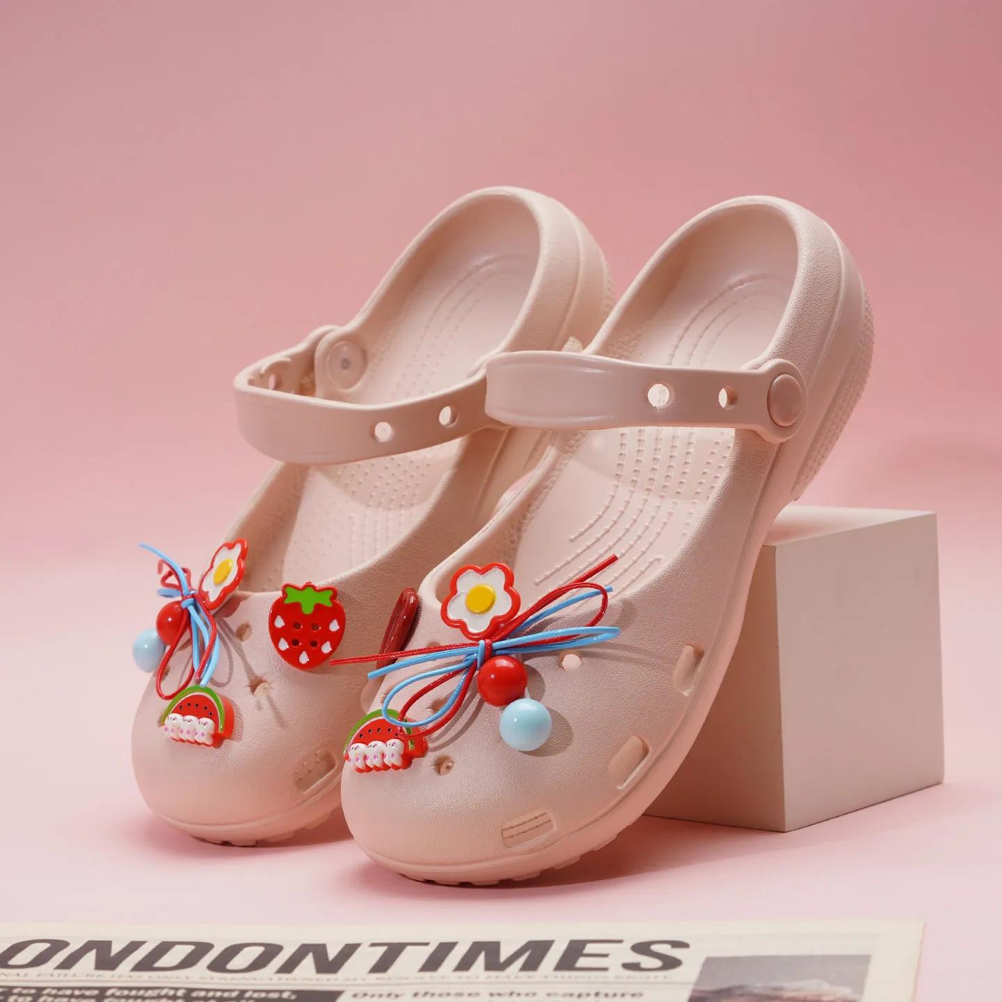 Ballet Girls' Hole Shoes Summer Children's Sandals Fashionable Cute Cartoon Decoration Soft Soled Non Slip Slippers 2026 New