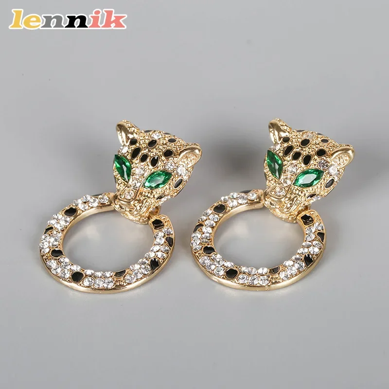 Orecchini leopardati alla moda da donna, cerchi traforati verdi elettrolitici, design esagerato con stampa animalier, accessorio di tendenza