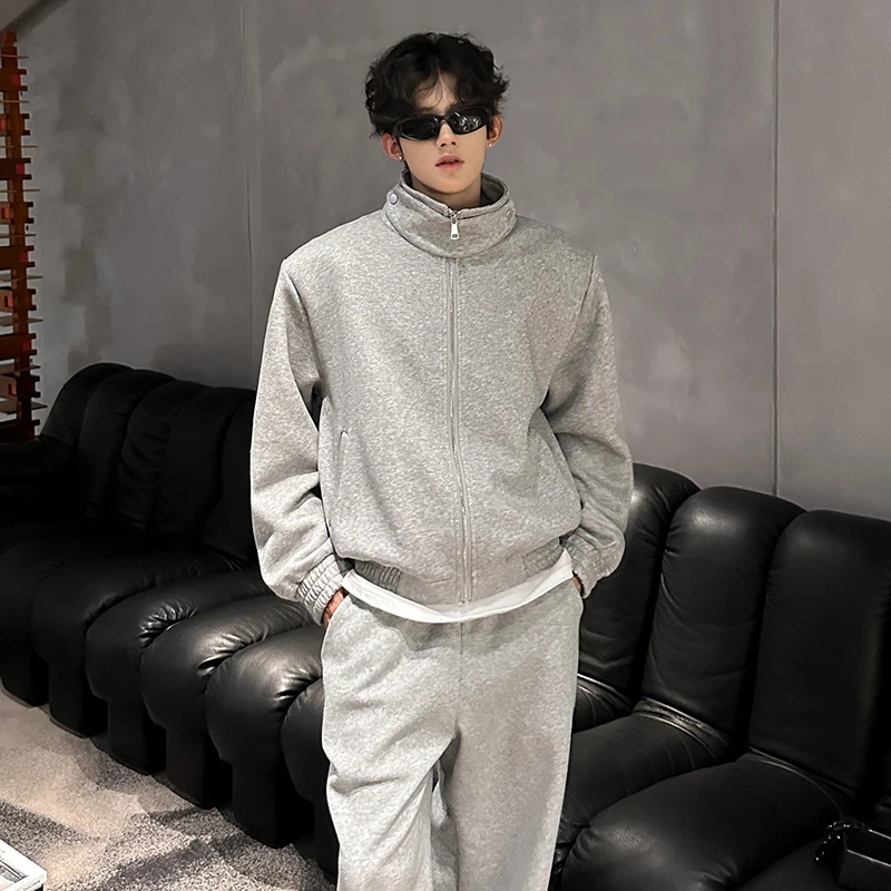 

Мужской спортивный костюм в американском ретро-стиле: свитшот с воротником-стойкой и свободные прямые брюки-трубы, комплект для повседневной носки