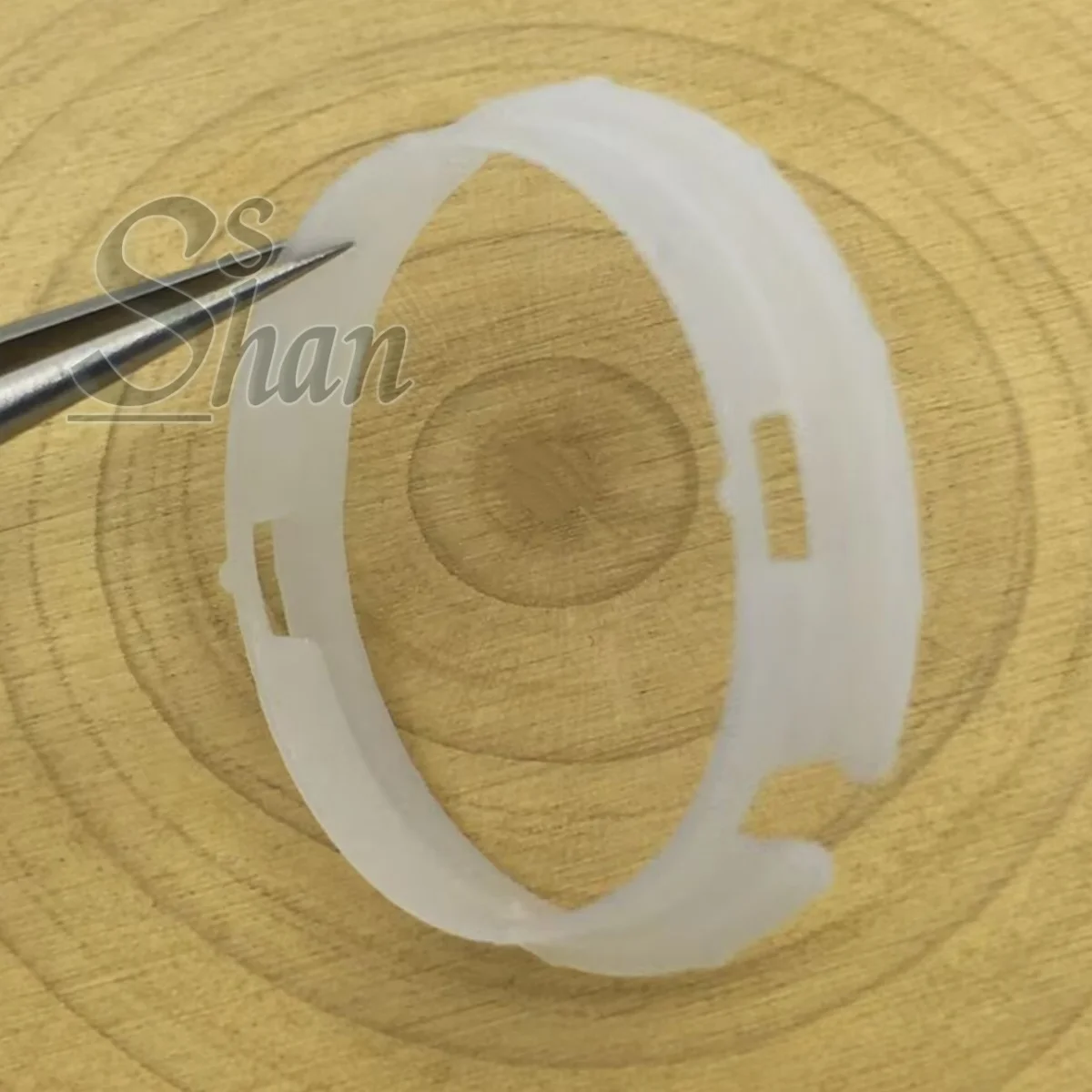 حلقة داخلية بلاستيكية تناسب تركيب الحركة الميكانيكية NH35 NH36 سلسلة NH غطاء داخلي حامل الحركة أجزاء حلقة الإصلاح