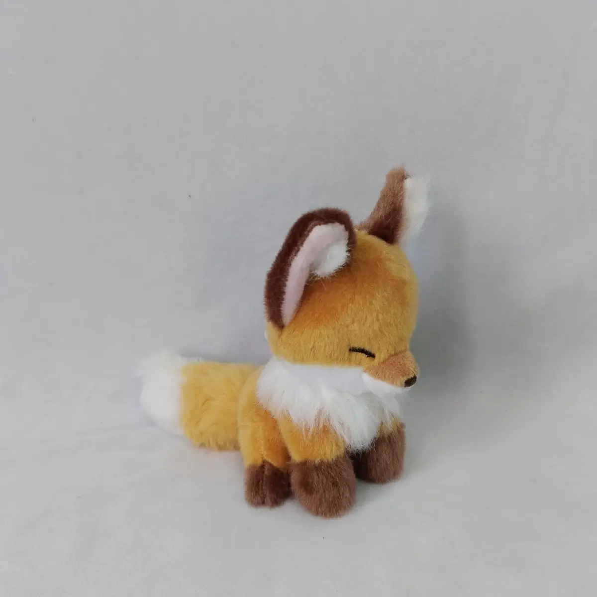 10cm Japanischer Koreanischer Beliebter Brauner Fuchs Anhänger mit Schielenden Augen Mini-Puppe Taschen-Schlüsselanhänger Niedlicher Rucksack-Hängeornament Mädchen-Geschenk – Detail 2