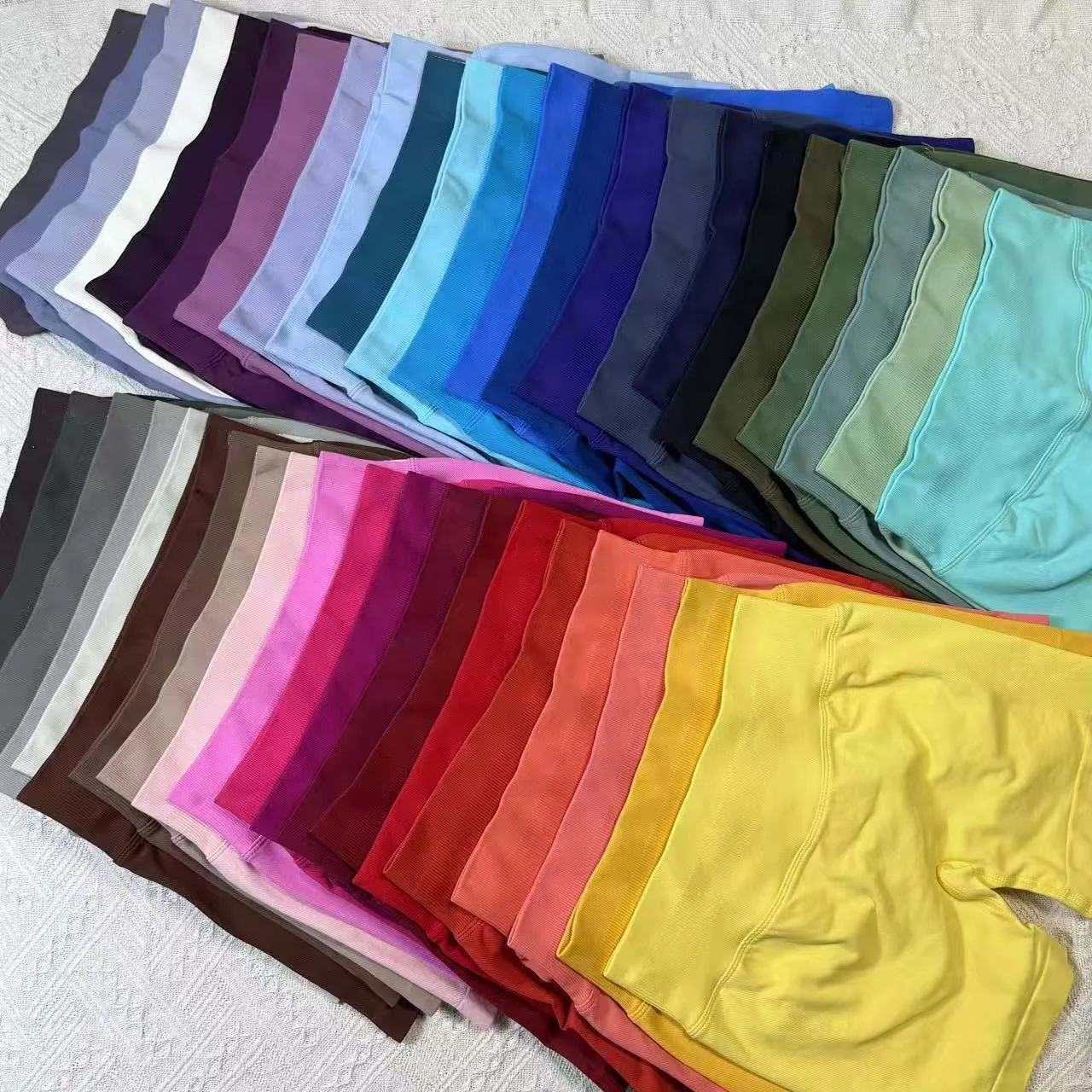 2026 DFY Sportshorts 4,5" Damen Nahtlose Yoga-Leggings Niedrige Taille Scrunch Bum Tights Lauf-Fitness-Shorts Workout-Gym-Shorts