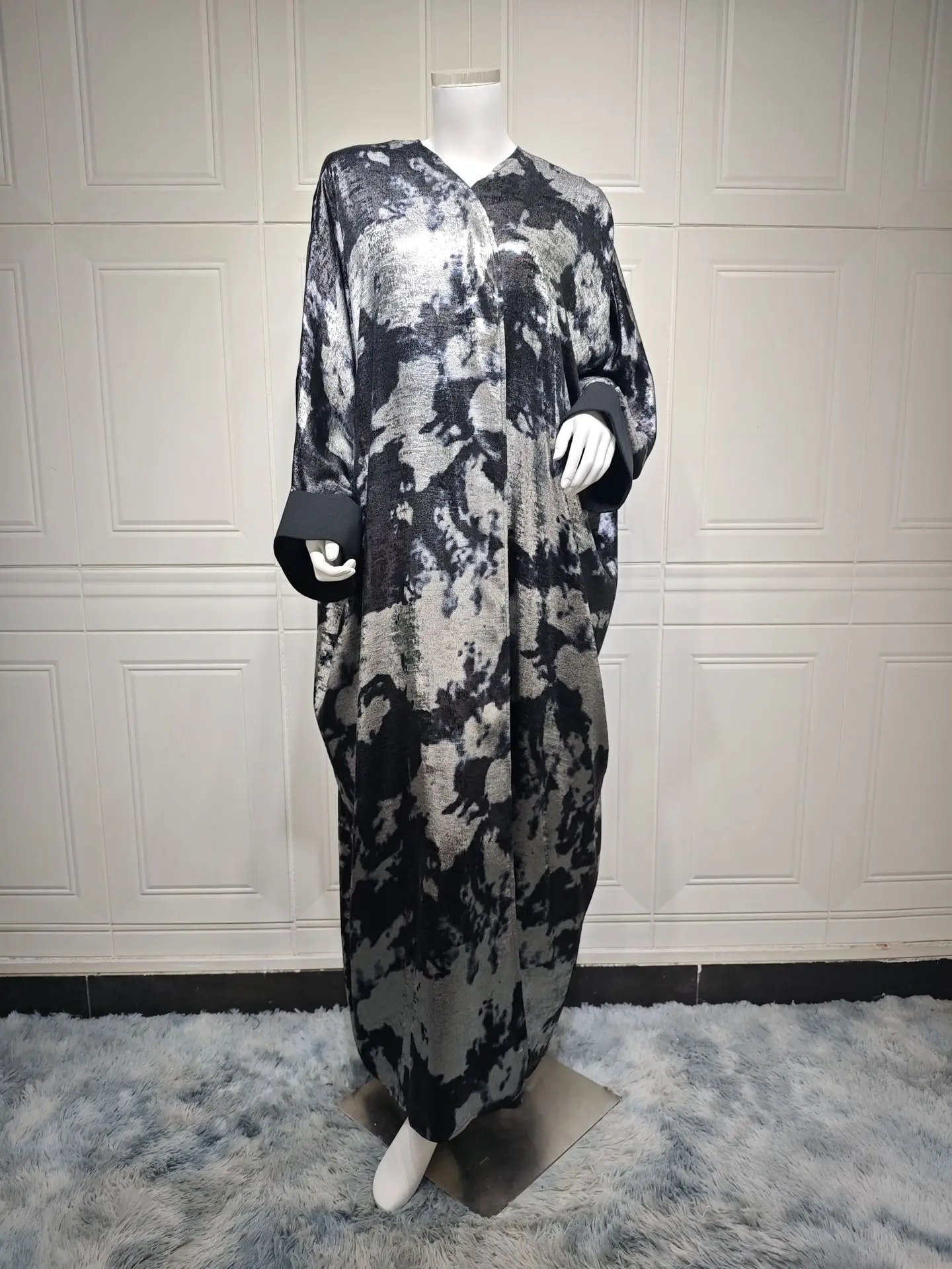New style loose coat of Saudi Arabian Muslim women's robe. A fashionable cardigan-style Abaya from Dubai in the Middle East.