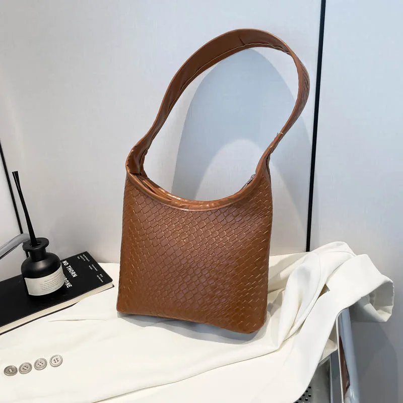 

2025 Woven PU Bucket Bag Trendy Soft Shoulder Purse for Women Minimalist Crossbody Bag Stylish Casual Handheld Tote