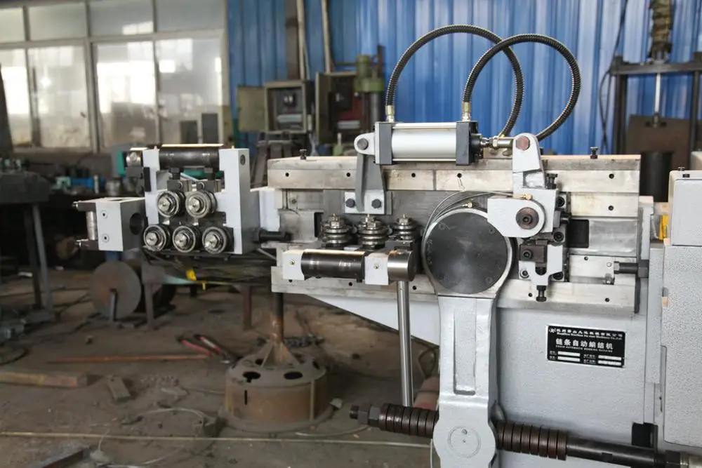 ماكينة ثني سلسلة الحديد الأوتوماتيكية DPC من الفولاذ المقاوم للصدأ 4 مم 5 مم 6 مم ماكينة ثني السلسلة وماكينة صنع سلسلة الفولاذ