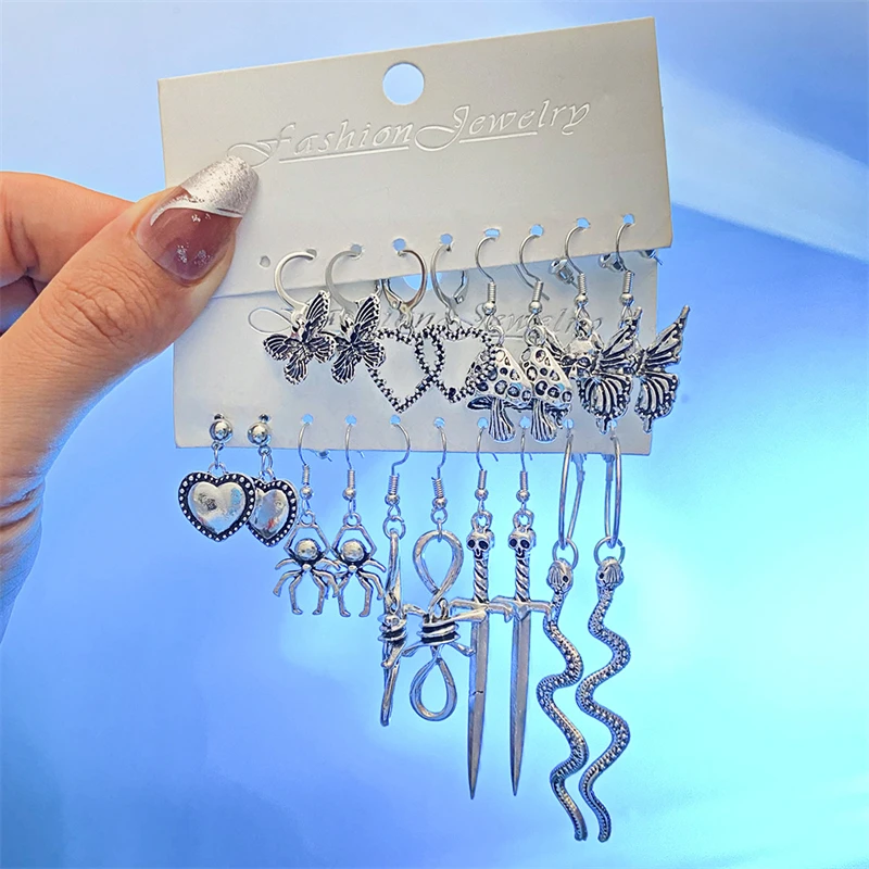 

4 Pairs Vintage Silver Color Skull Ghost Earrings Set For Women Horror Skeleton Spider Bat Cat Earring Hip Hop Party Jewelry New