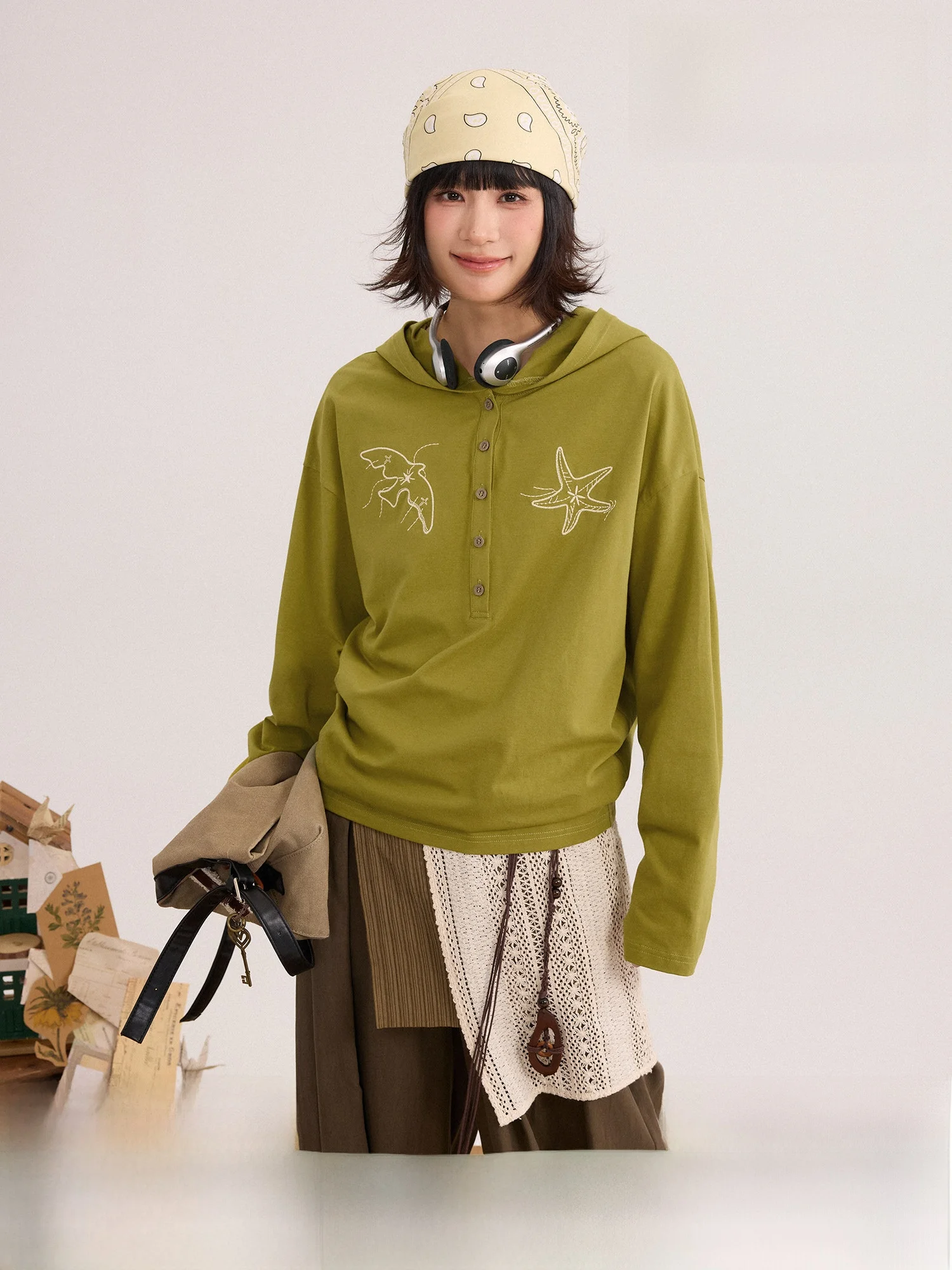 

Женская тонкая толстовка с капюшоном и V-образным вырезом, расшитая вручную, свободного кроя, с длинными рукавами, из смесового хлопка и полиэстера, для весеннего сезона