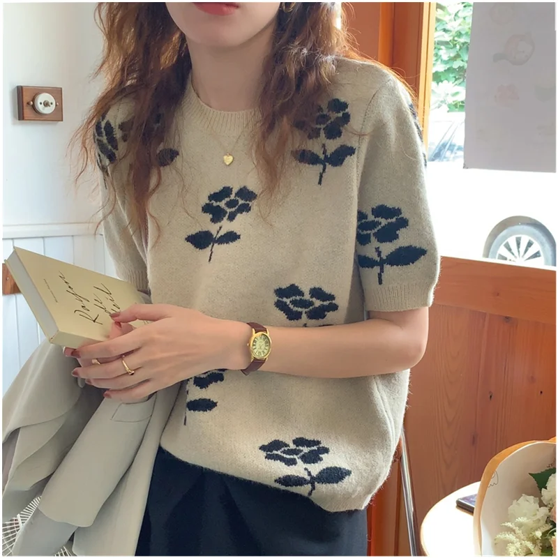 

Retro Gentle Wind Flower Short-sleeved Sweater Women's Fall and Winter New French Chic Knitted Sweater High-quality Pullover Top