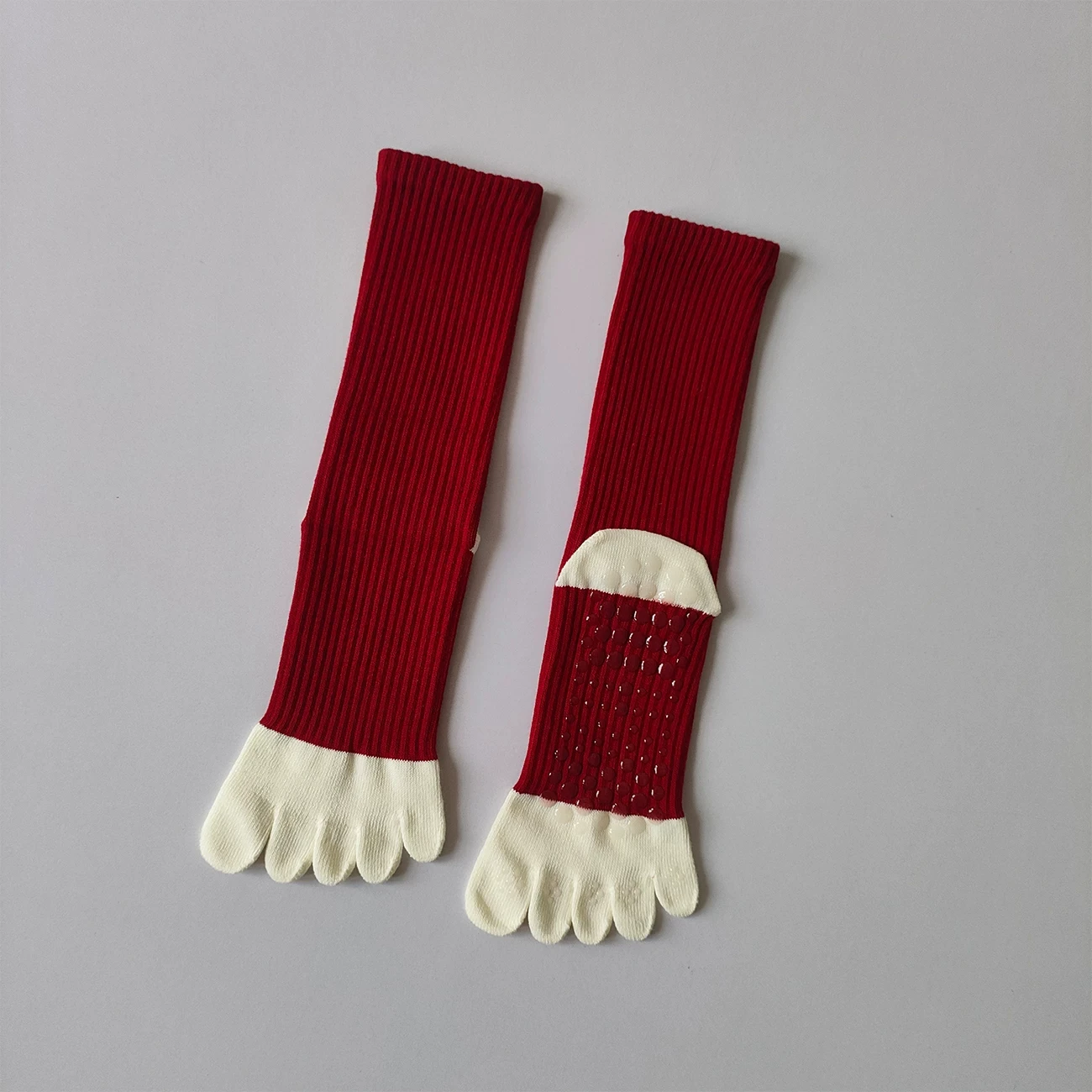 Women's Split Toe Yoga Socks Five Finger Pilates Training Anti-Slip Mid-Tube Sports Fitness Gym Socks for Active Sports Socks
