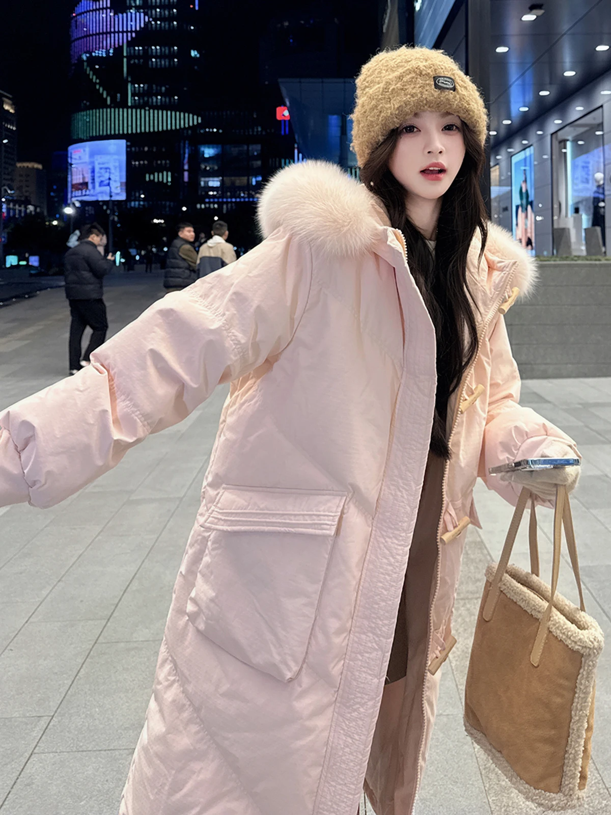 ピンクのフード付きダウンジャケット女性の冬の新しいスタイルミッドレングスルーズアンチエイジング肥厚大きな毛皮の襟90ホワイトダックダウンコート
