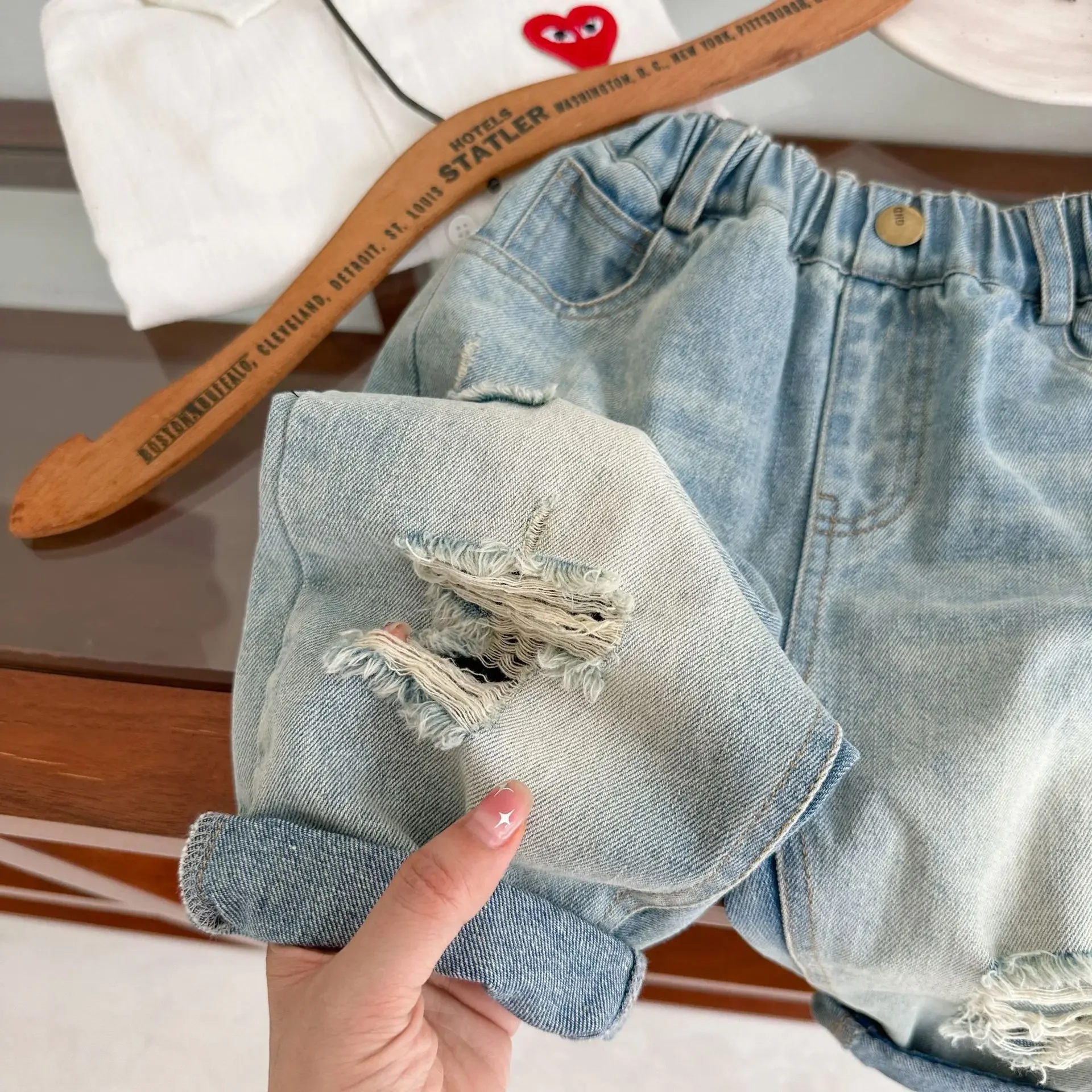 

New Boys and Girls All-Match Ripped Jeans Baby Dig Internet Hot Casual Pants Children's Trousers 2025 Autumn