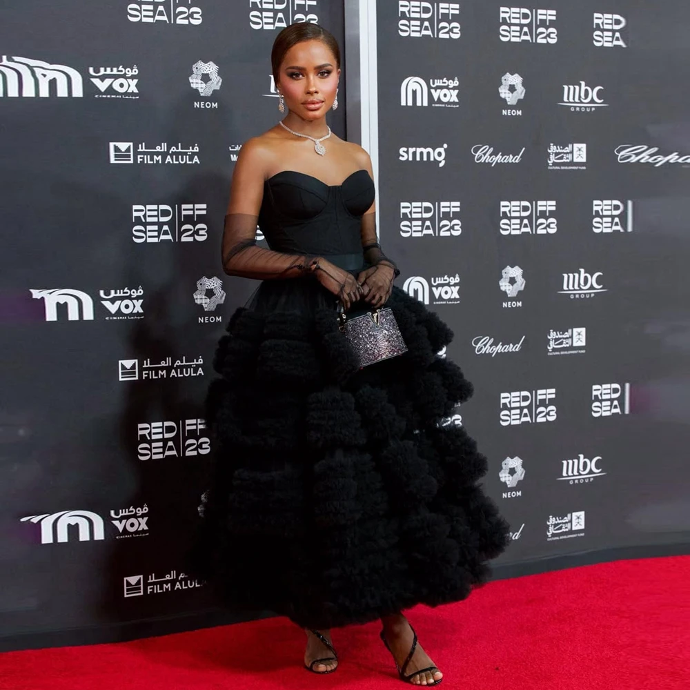 

Elegant Black Strapless Celebrity Gowns Fluffy Mesh Ruffles Formal Occasions Dress NO Gloves Exquisite Tulle Pageant Prom Dress