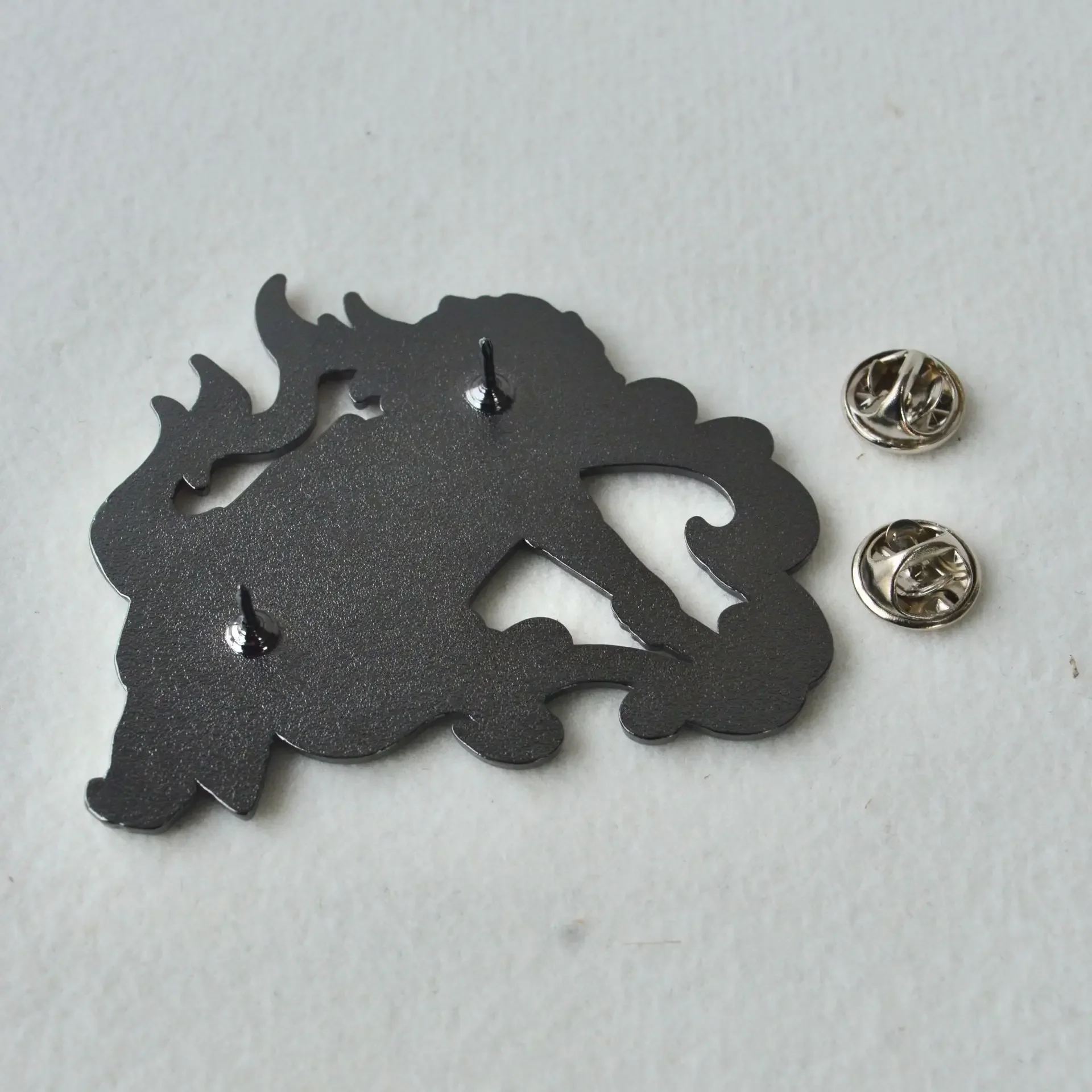 ساكاتا جينتوكي المينا شارات أنيمي جينتاما دبابيس اليابانية مانغا بروش أيقونة شارة لحقيبة الظهر الملابس التلبيب تأثيري لعبة الهدايا #2