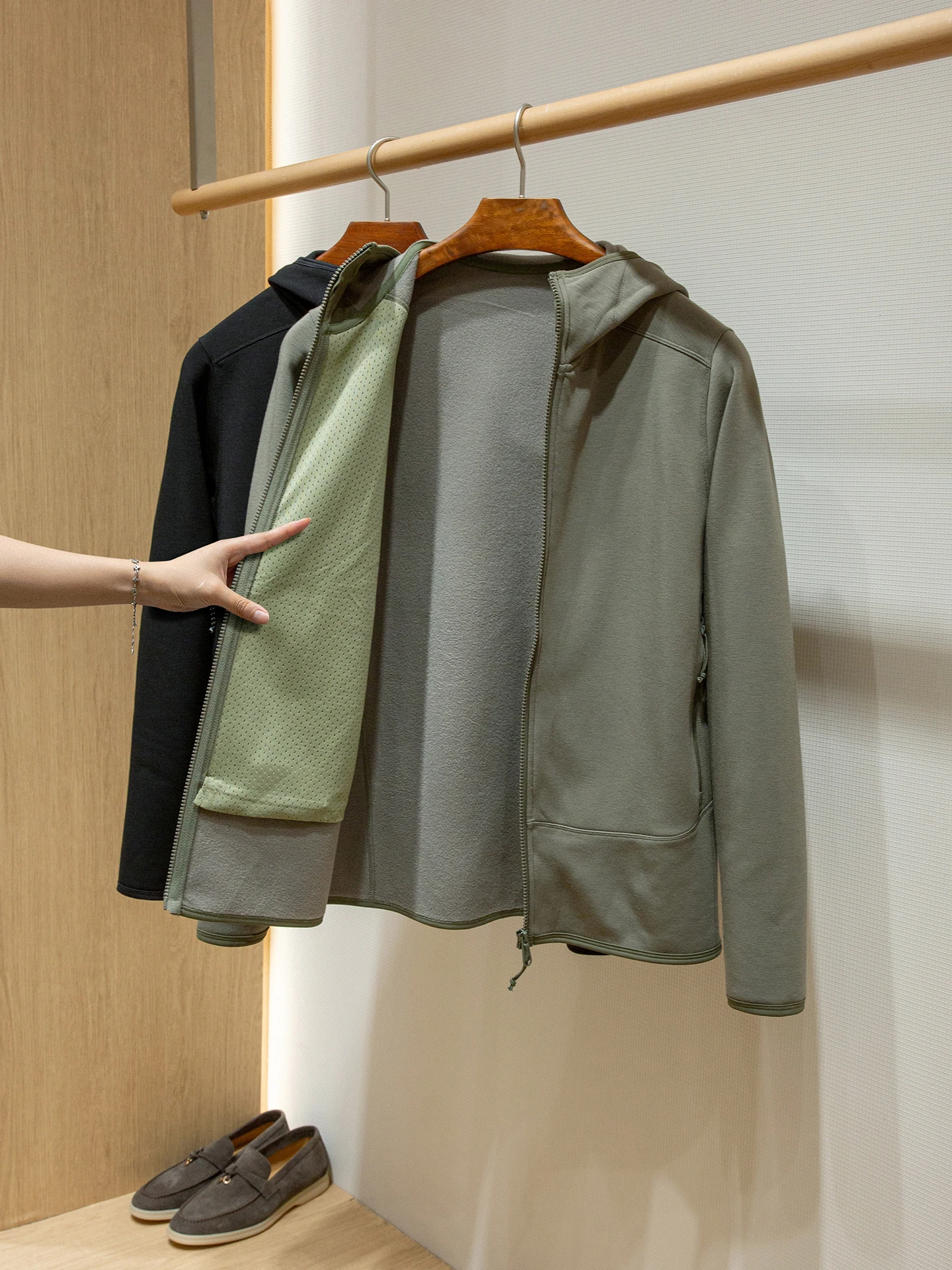 

Technical fabric sandwich outdoor fleece thermal casual hooded jacket