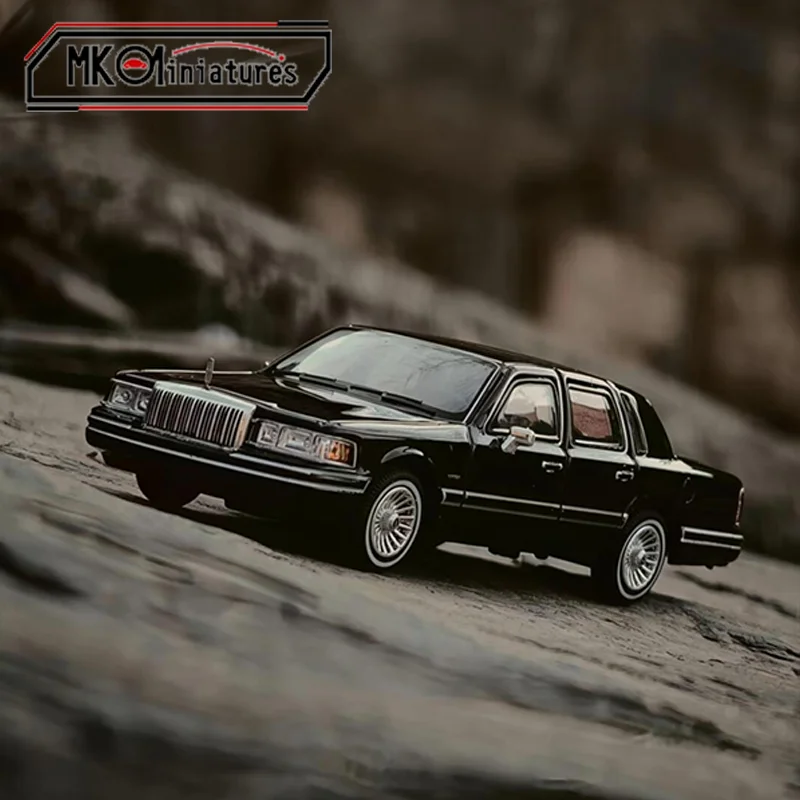 New Mk 1:64 Lincoln Town Car APA-XPO Hec Limited Edition