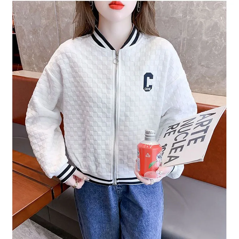 2025 ربيع الخريف المرأة معطف قصير جديد زي بيسبول الإناث سترة التطريز الكورية عادية فضفاضة خفيفة للغاية ملابس خارجية