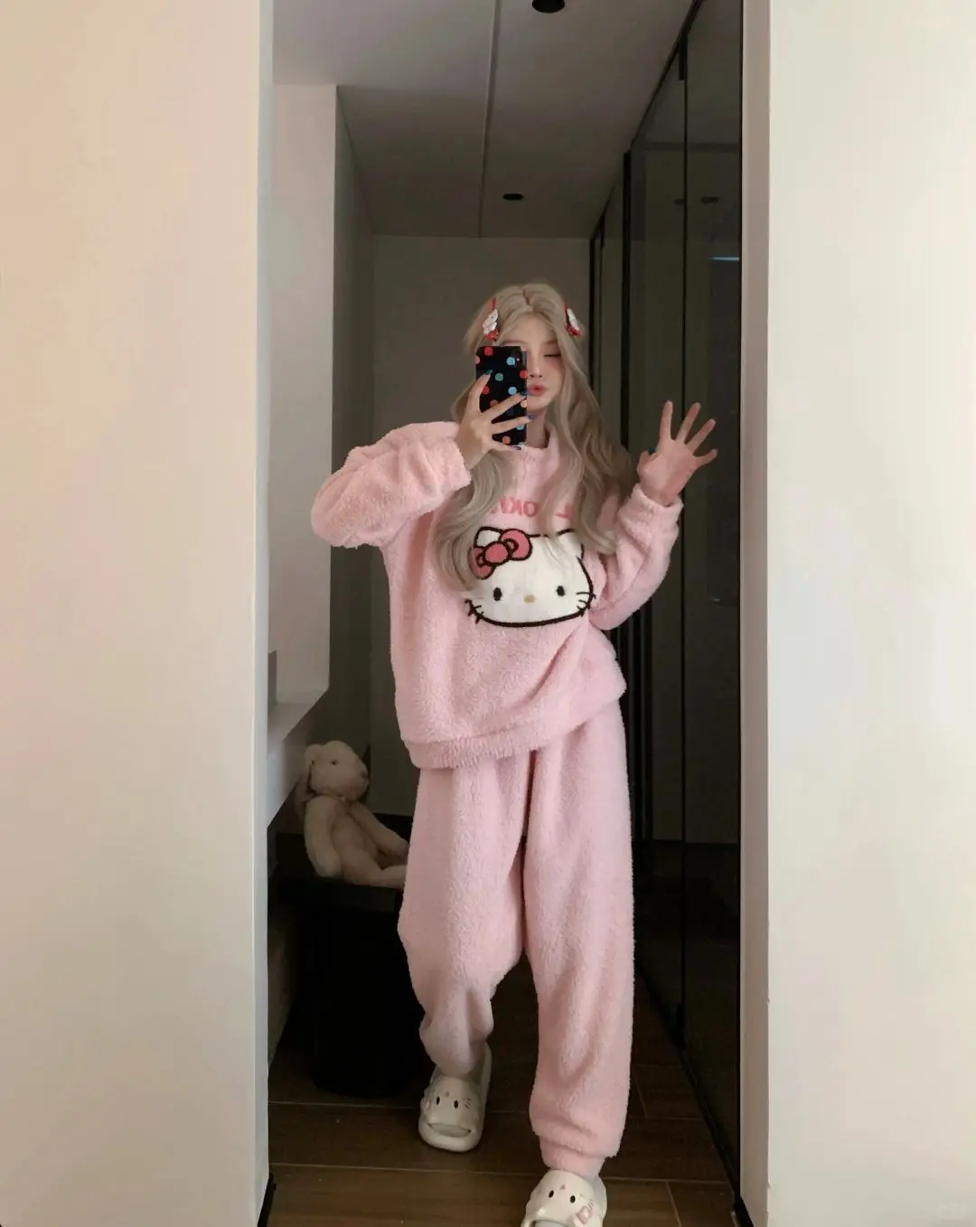 2024 New Autumn And Winter Sanrio HELLO KITTY Coral Velvet Plus Velvet Striped Suit Pajamas For Women Flannel Home Clothes