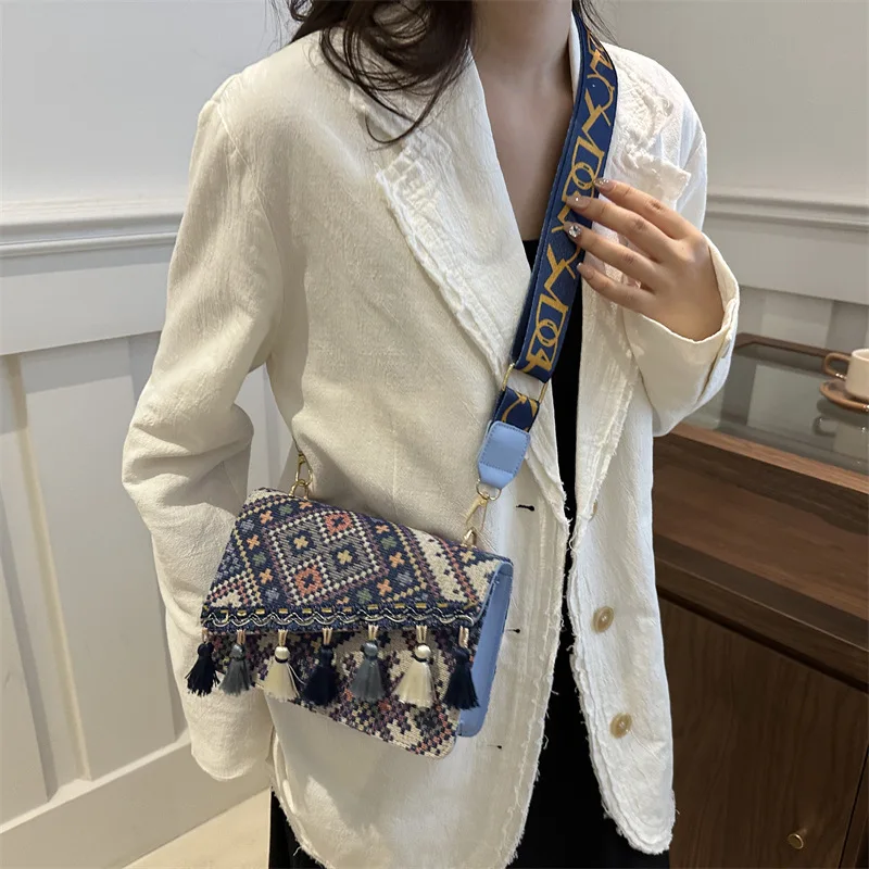 

New Fashionable Women's Handbag Shoulder Niche Crossbody Personality Small Square Bag Totes Tassel Handbag